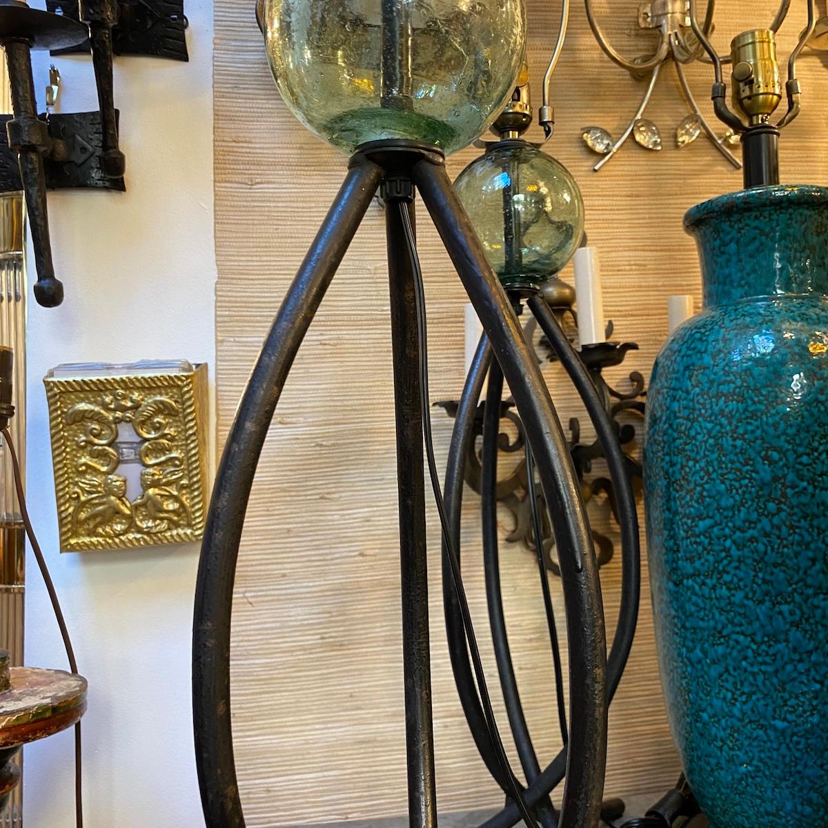 Verre brun Paire de lampes de table en fer en vente