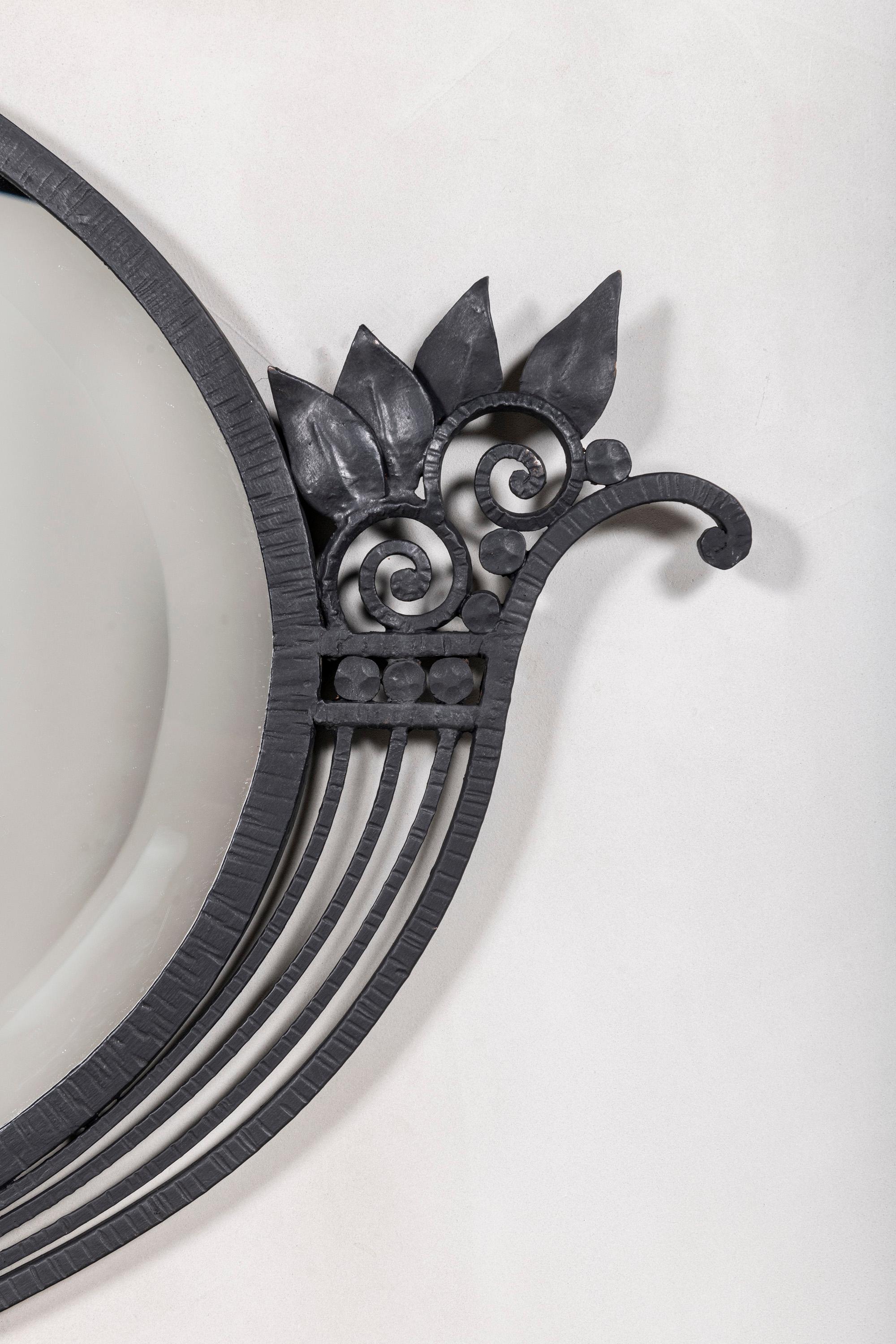 Art Déco Coppia di specchi da parete in ferro, periodo Art Deco. Francia, circa 1930. in vendita