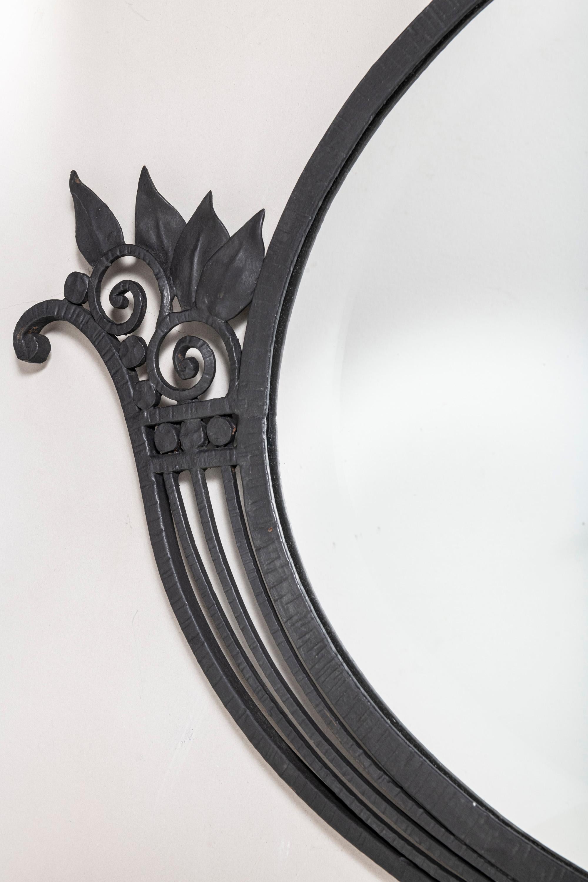 Francese Coppia di specchi da parete in ferro, periodo Art Deco. Francia, circa 1930. in vendita