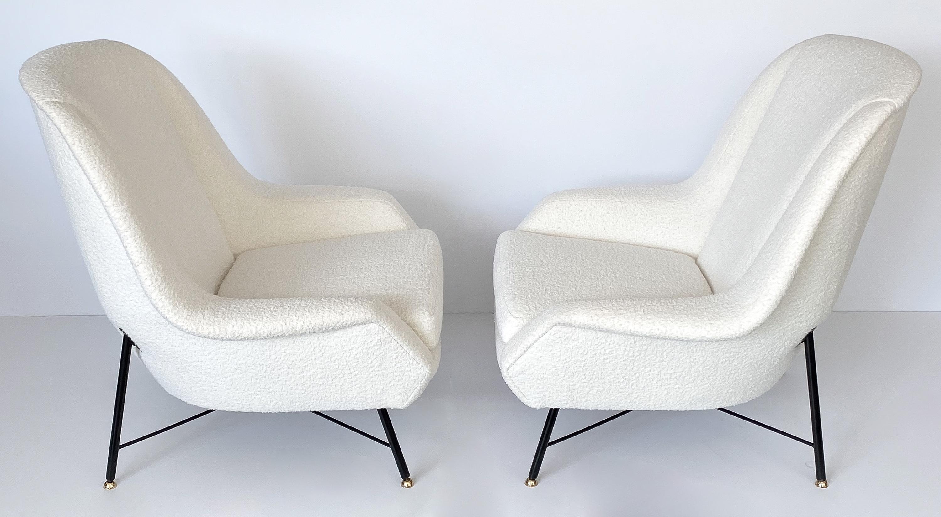 Pair of Isa Bergamo Lounge Chairs in Italian Boucle In Good Condition In Chicago, IL