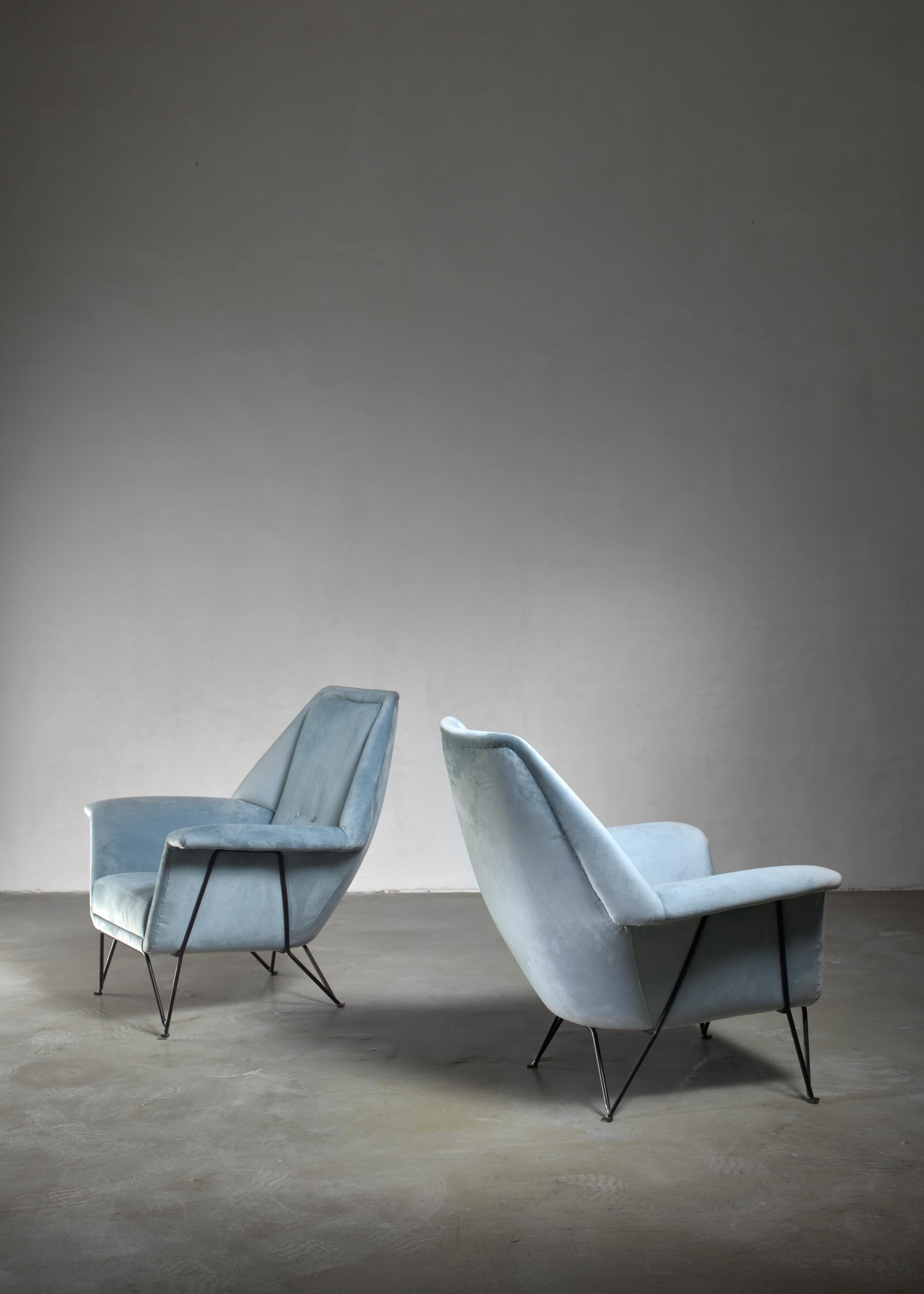 Mid-Century Modern Pair of I.S.A. Bergamo Lounge Chairs, Italy, 1950s