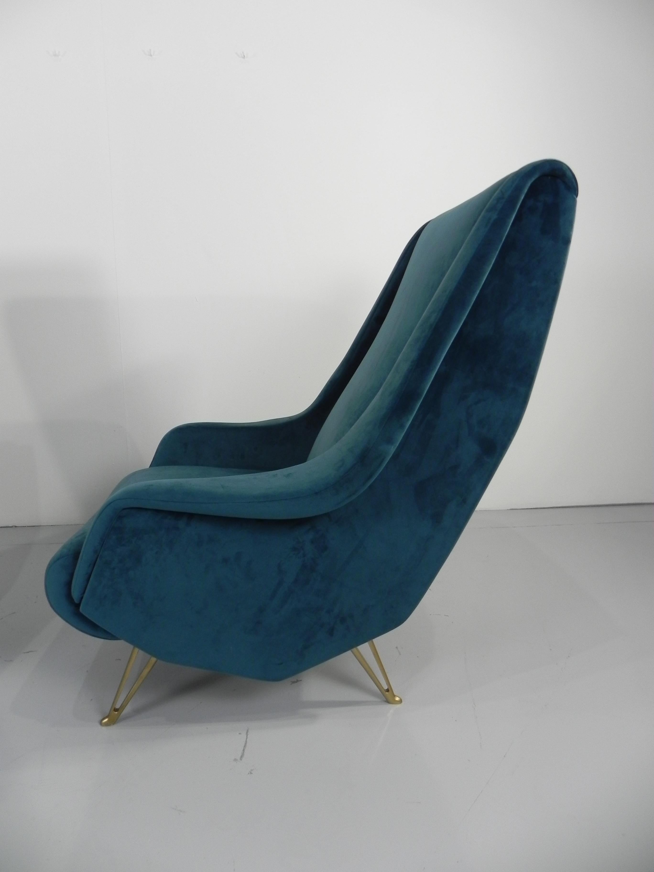 Bois Paire de fauteuils italiens I.S.A. Bergamo en velours bleu du milieu du siècle dernier, années 1950 en vente
