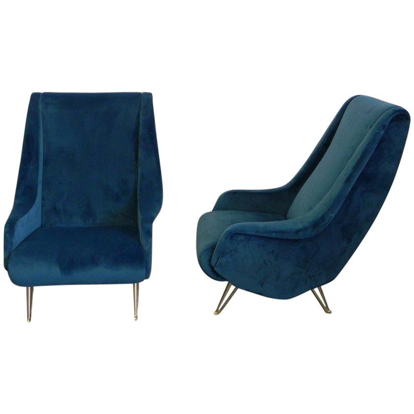 Coppia di poltrone italiane in velluto blu I.S.A. Bergamo del Medioevo, anni '50
