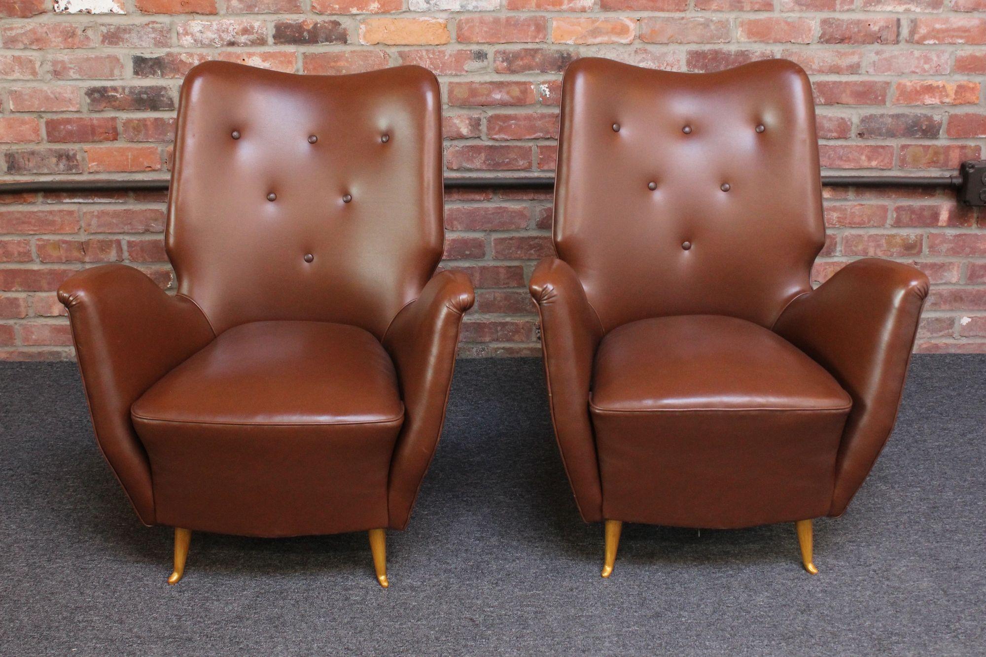Mid-Century Modern Pair of Isa Bergamo Sculptural Petite Club Chairs Attributed to Gio Ponti For Sale