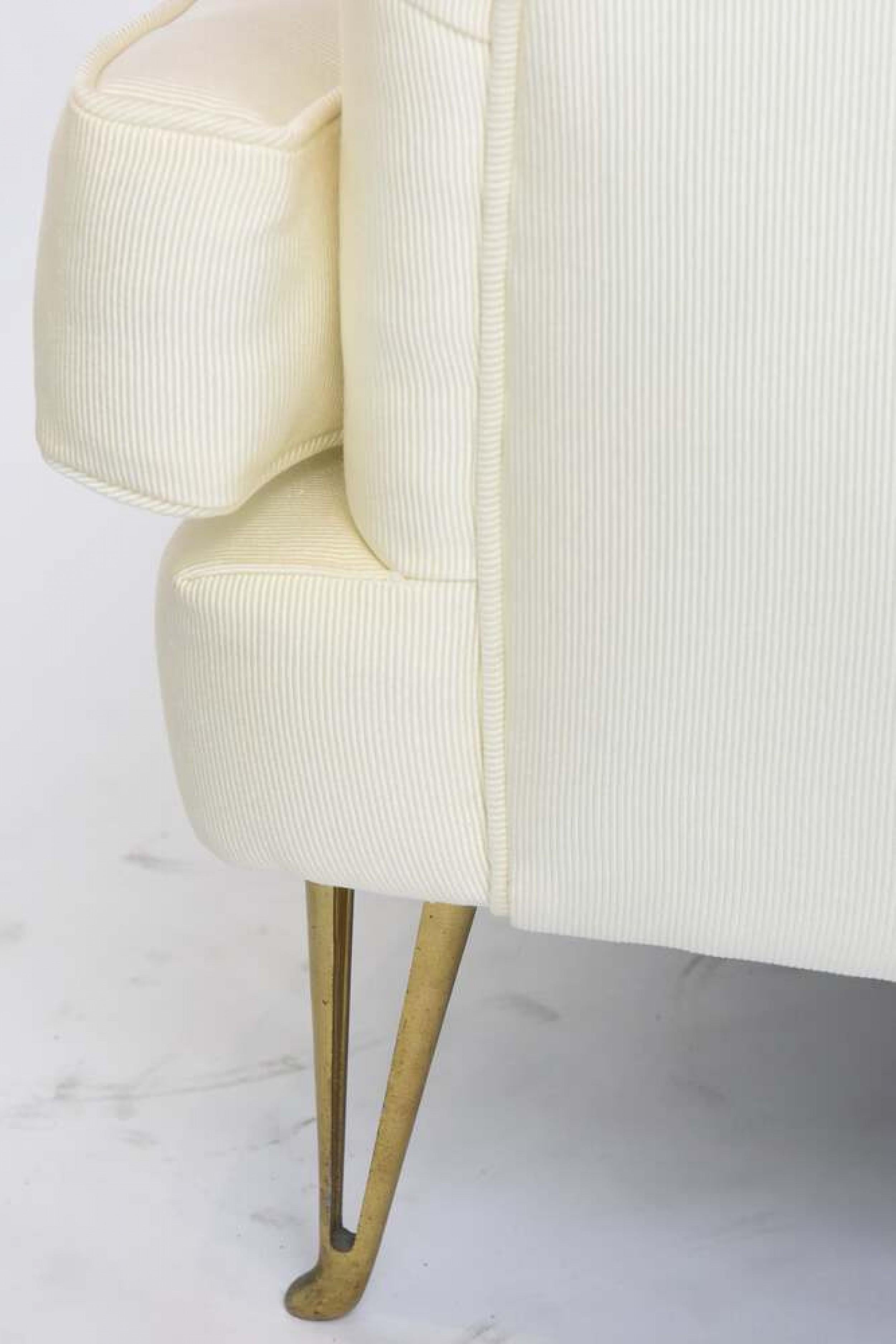 Pair of ISA Mid-Century Italian Modern White Club Chairs, Attributed to Gio Pont For Sale 2