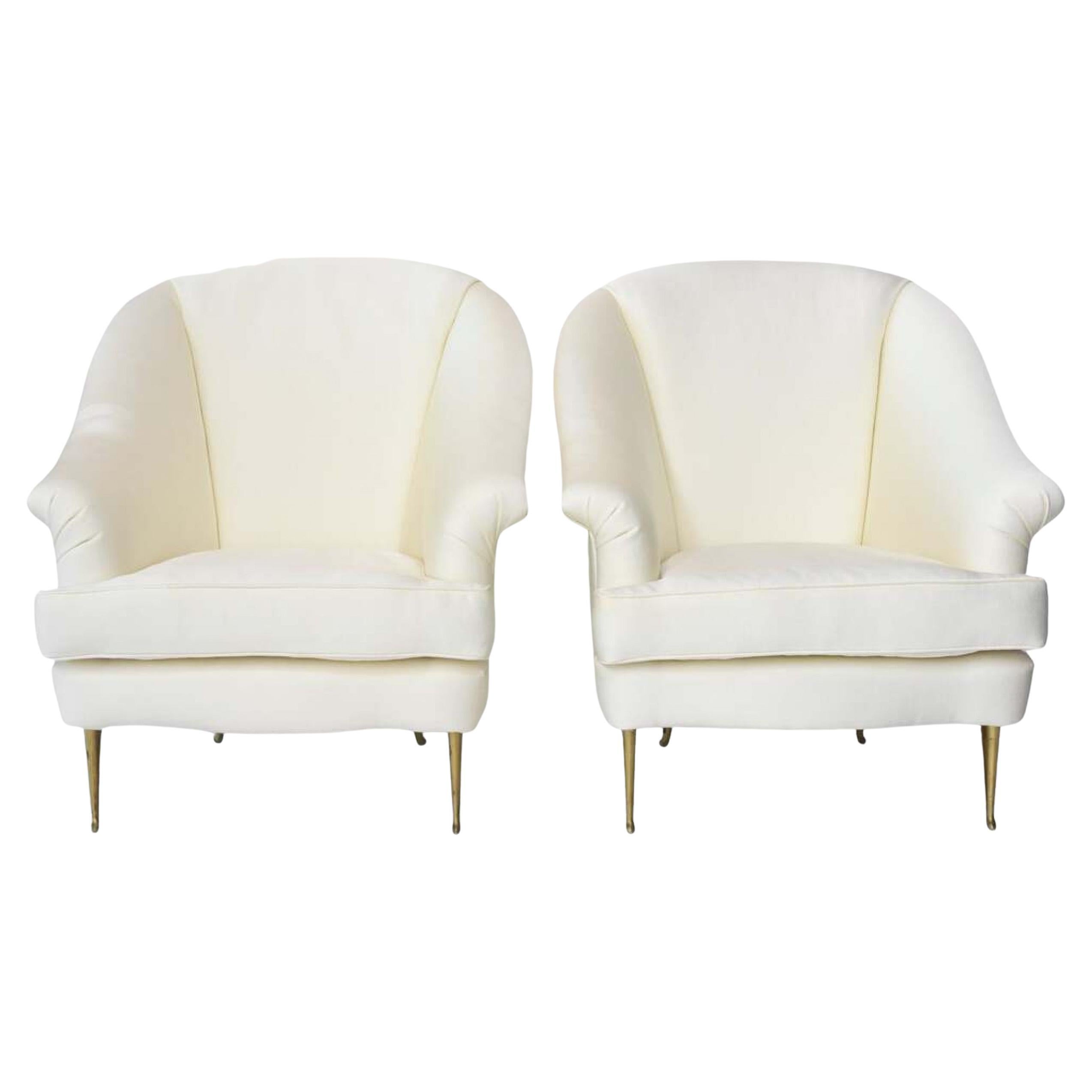 Pair of ISA Mid-Century Italian Modern White Club Chairs, Attributed to Gio Pont For Sale