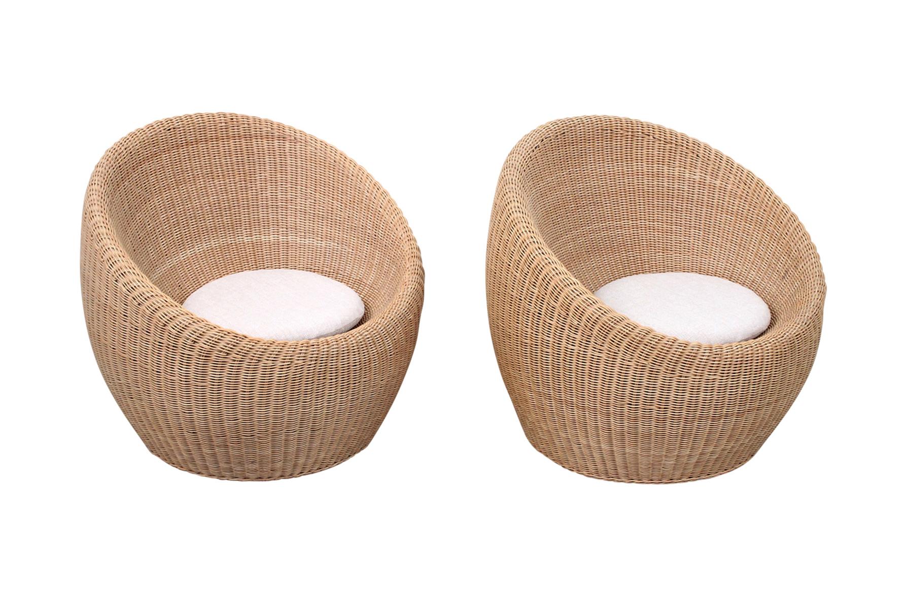 Pair of rattan lounge chair with loose upholstered cushions designed by Japanese designer Isamu Kenmochi for Yamakawa Rattan. An example of this chair design is pictured in the book 