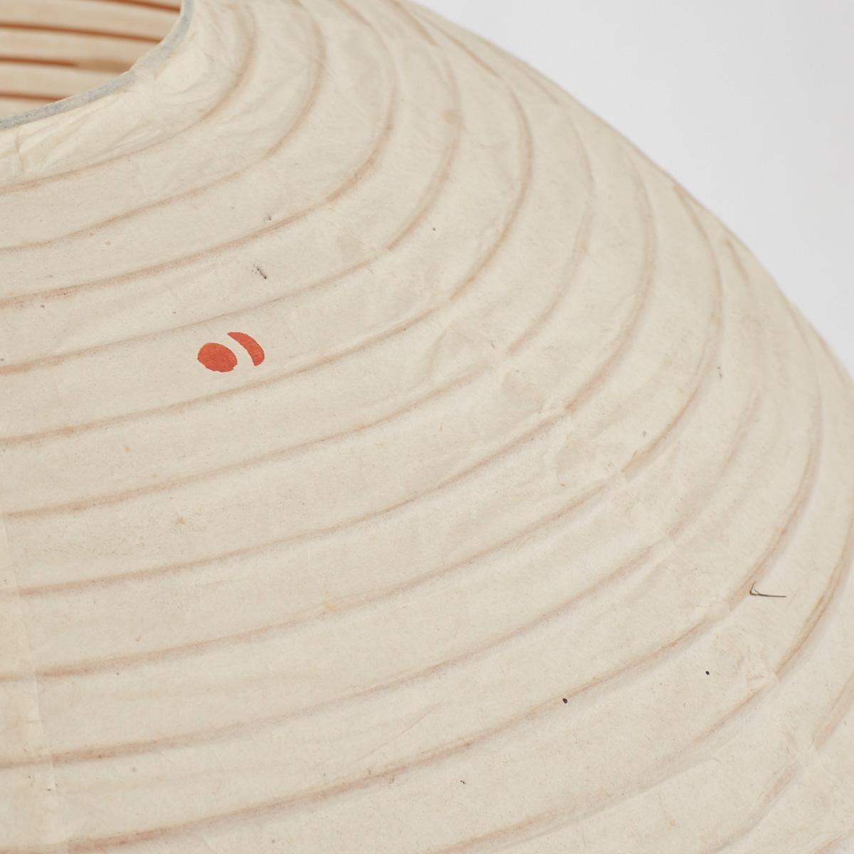Papier Paire de pendentifs Isamu Noguchi 'Akari' Mod, 45A pour Steph Simon, France c1950 en vente