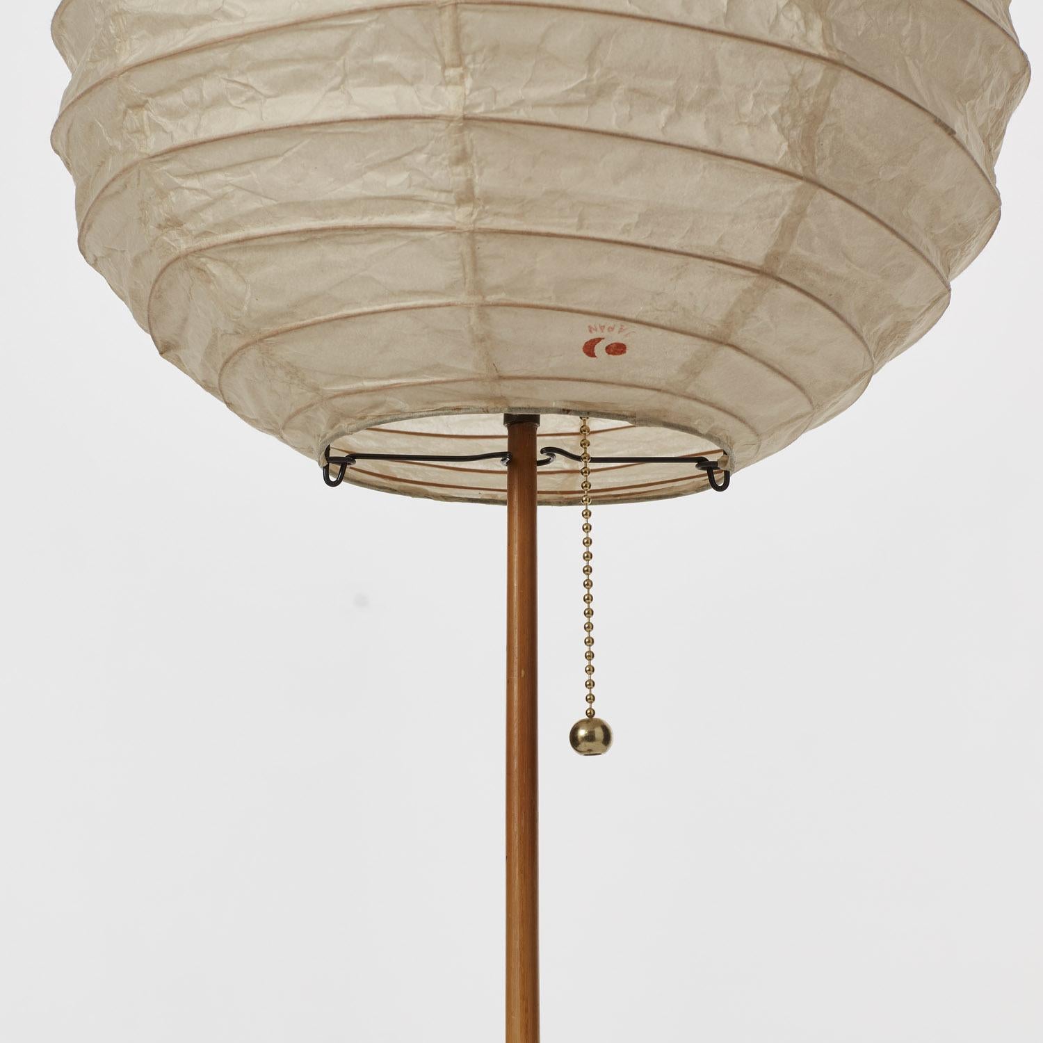 Pair of Isamu Noguchi BB1-30DD Akari table lamps - Japan, 1956 In Good Condition In London, GB