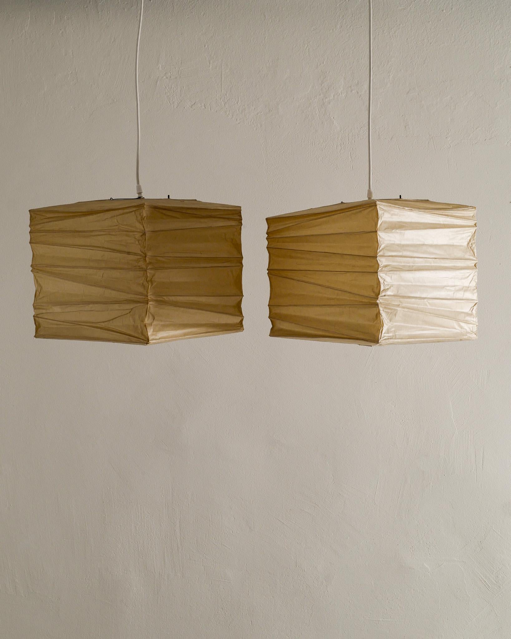 Very rare, all original and important pair of light pendant in washi paper and bamboo model 