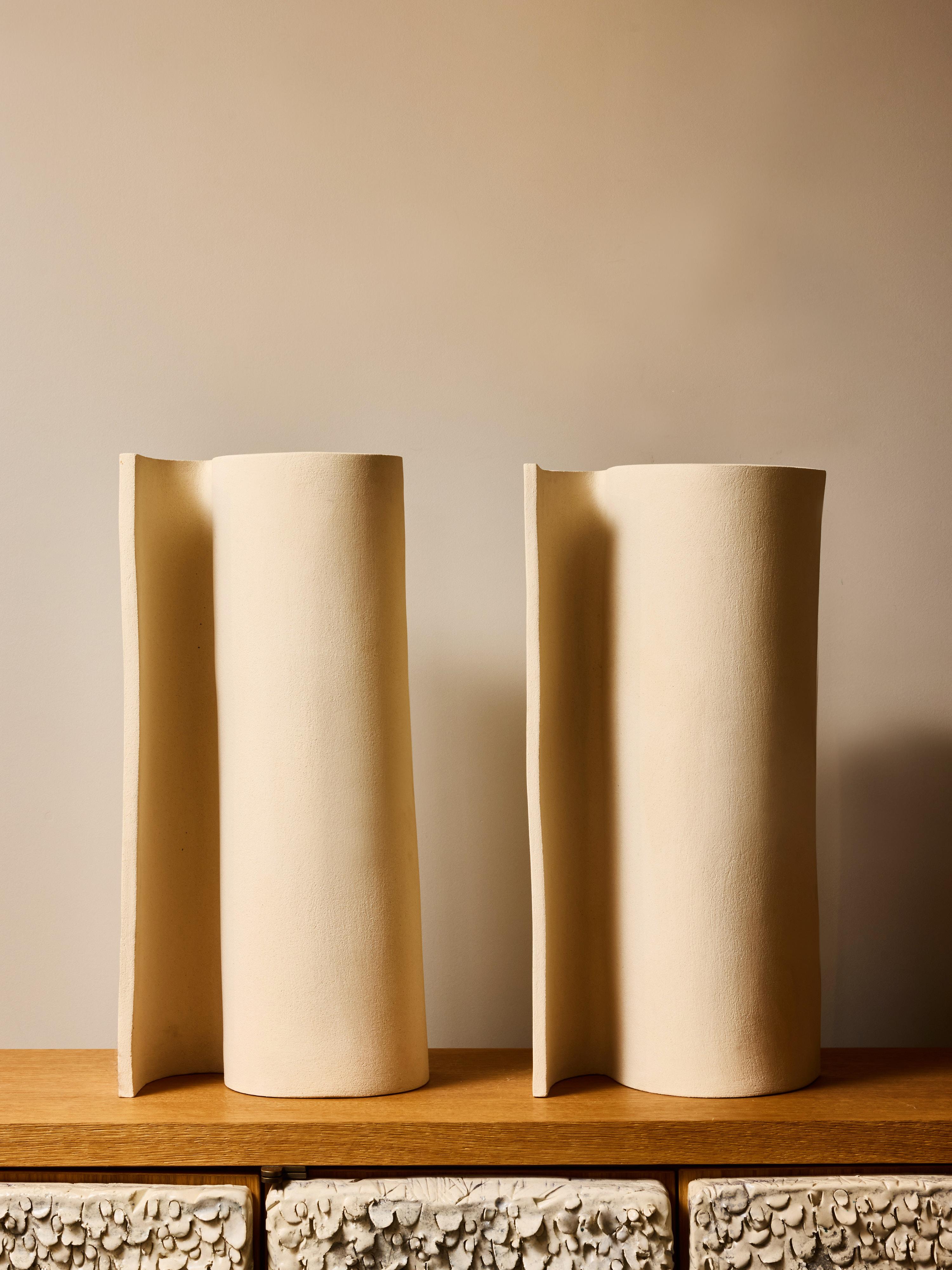 Ein Paar ISIA-Keramik-Tischlampen von Marie Fekroun für Glustin Luminaire (Französisch) im Angebot