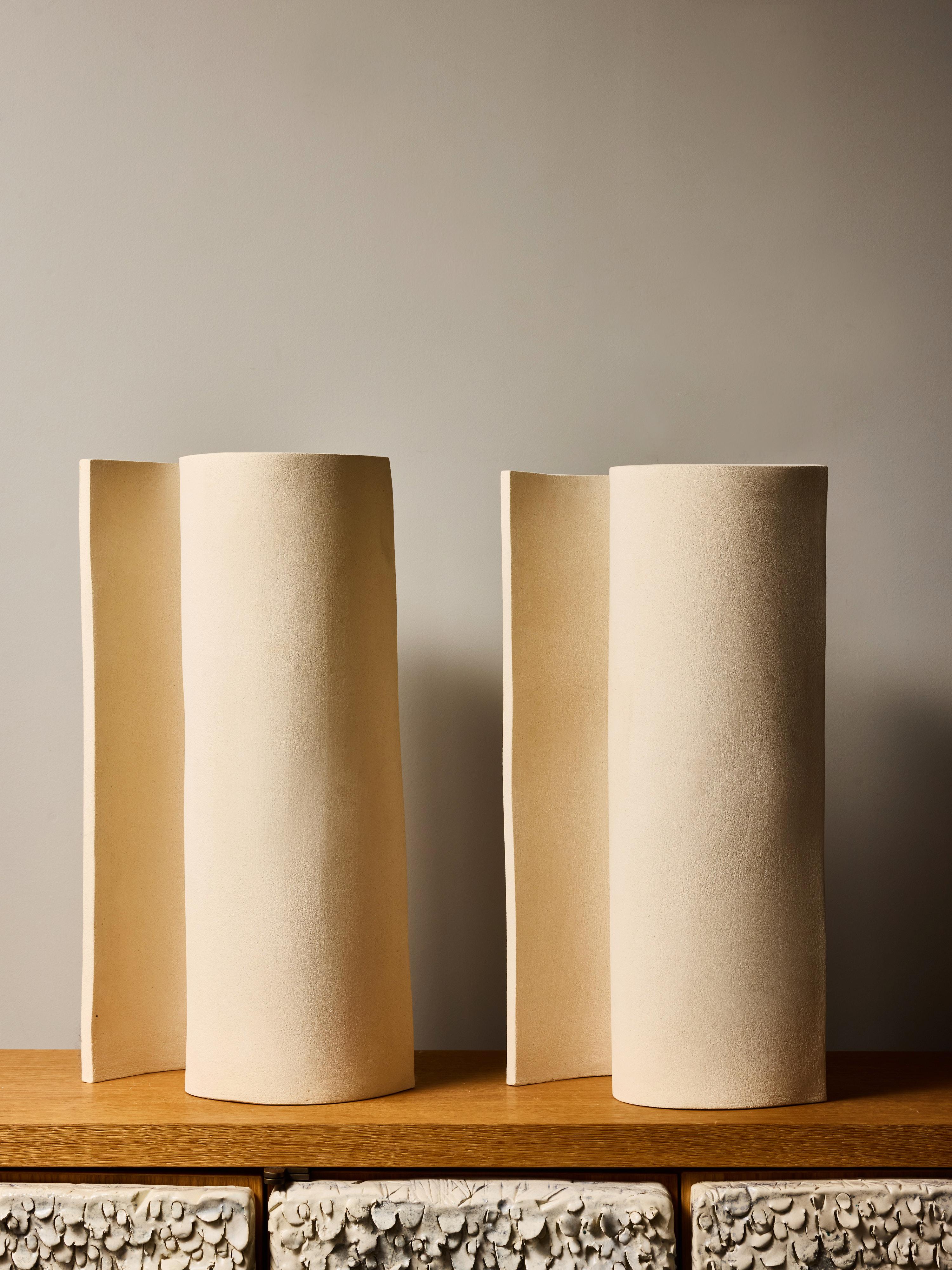 Ein Paar ISIA-Keramik-Tischlampen von Marie Fekroun für Glustin Luminaire im Angebot 1