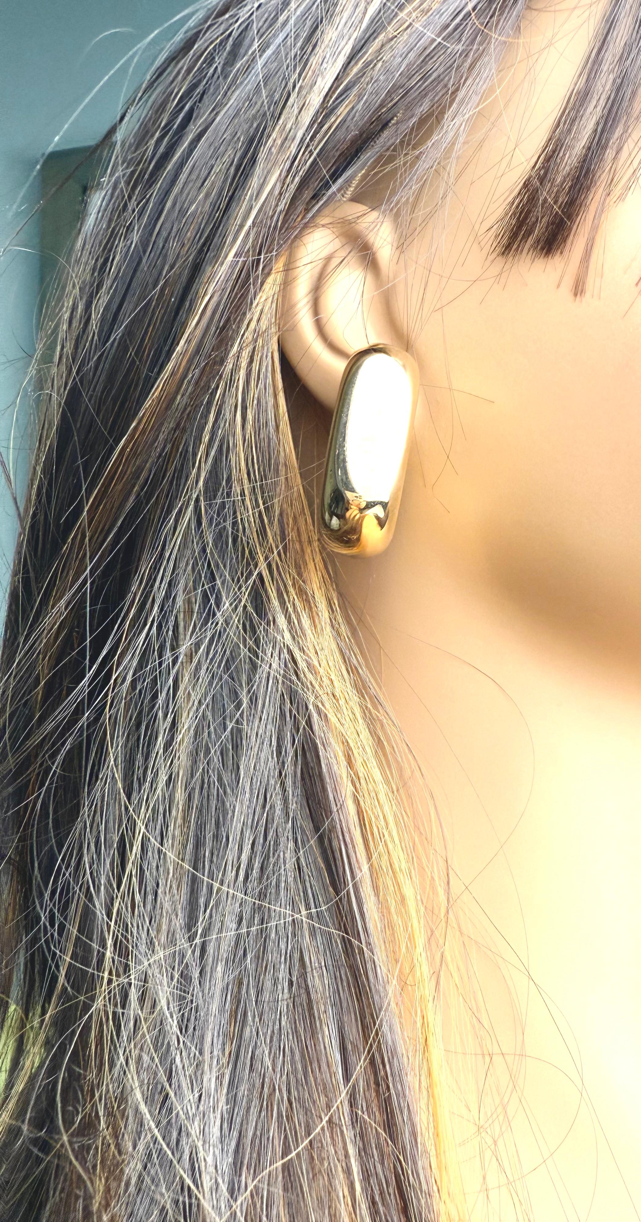 De las mujeres Par de pendientes de aro ovalados italianos de oro amarillo de 14 quilates de 1,5 pulgadas de largo y 0,50 pulgadas de ancho en venta