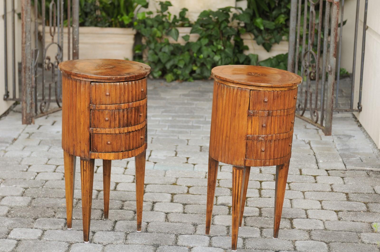 Pair of Italian 1820s Neoclassical Fluted End Tables with Marquetry Decor 1
