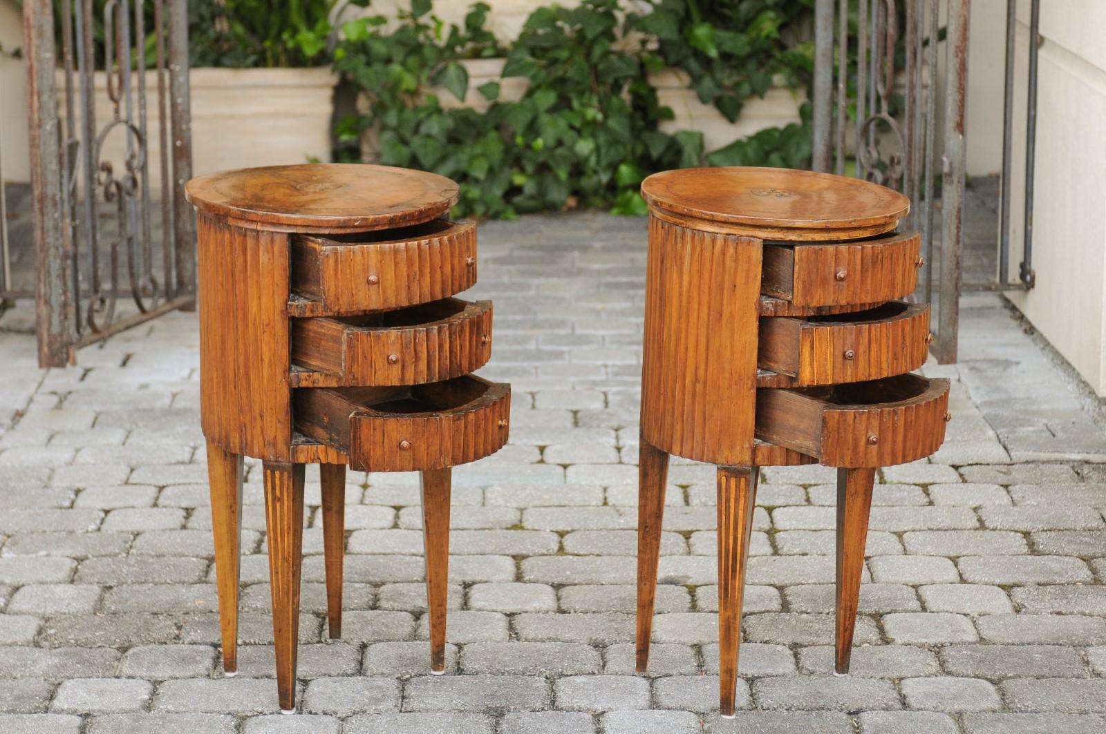 Pair of Italian 1820s Neoclassical Fluted End Tables with Marquetry Decor 2