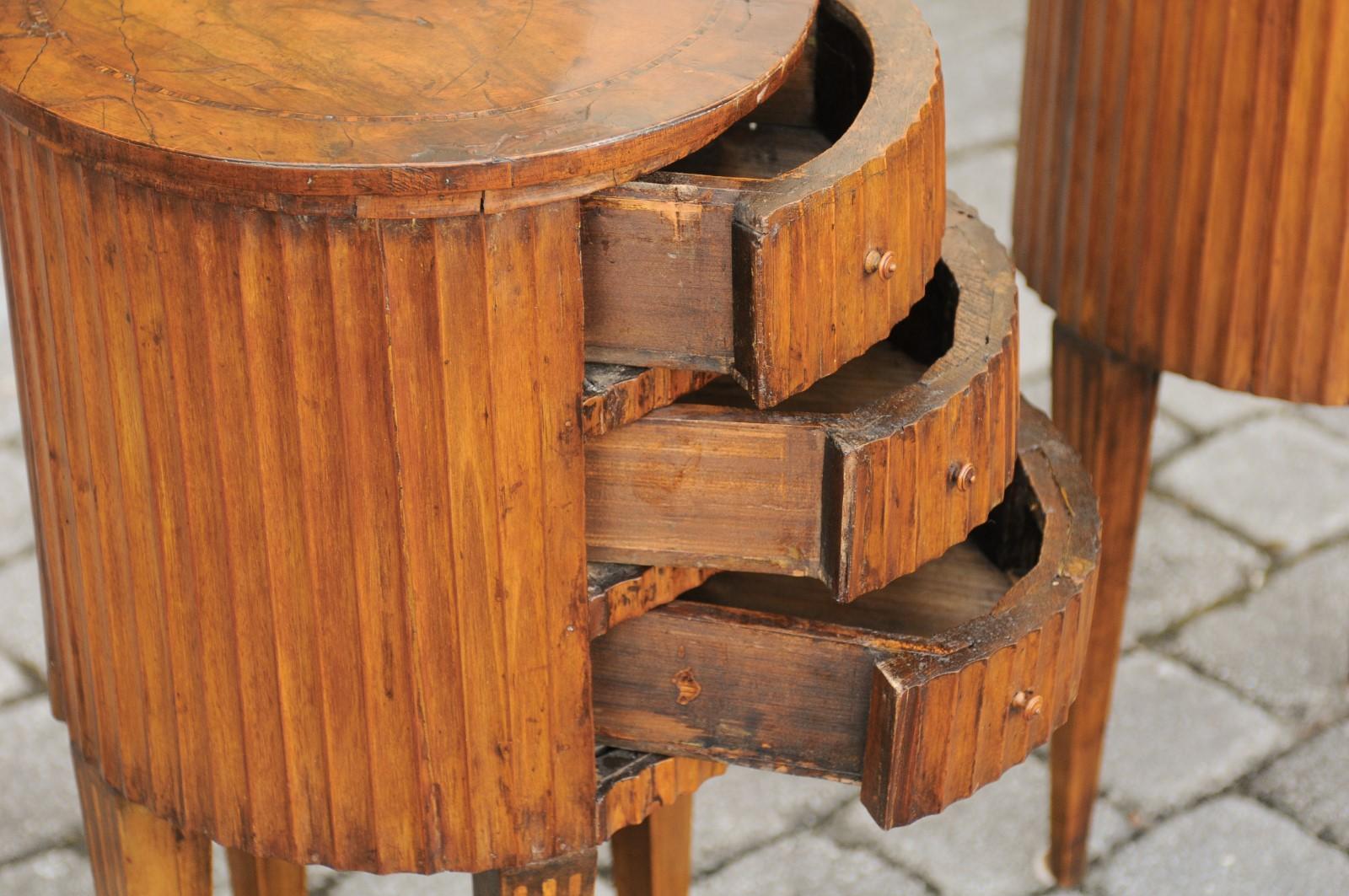 Pair of Italian 1820s Neoclassical Fluted End Tables with Marquetry Decor 3