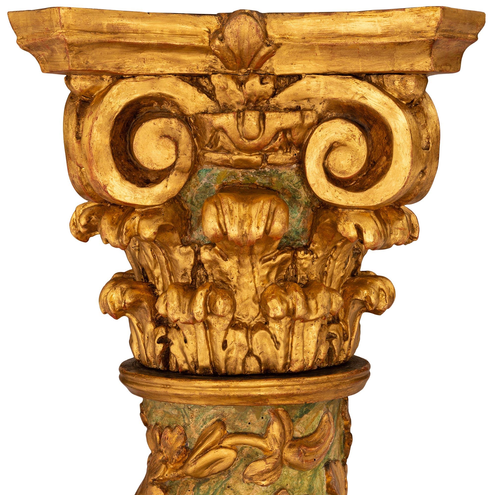 Paire de colonnes italiennes en bois doré de la période baroque du 17e siècle, vers 1670 Bon état - En vente à West Palm Beach, FL