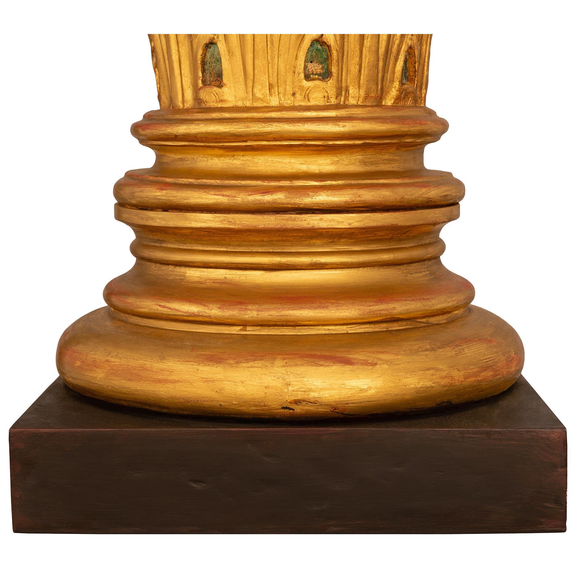 Paire de colonnes italiennes en bois doré de la période baroque du 17e siècle, vers 1670 en vente 3