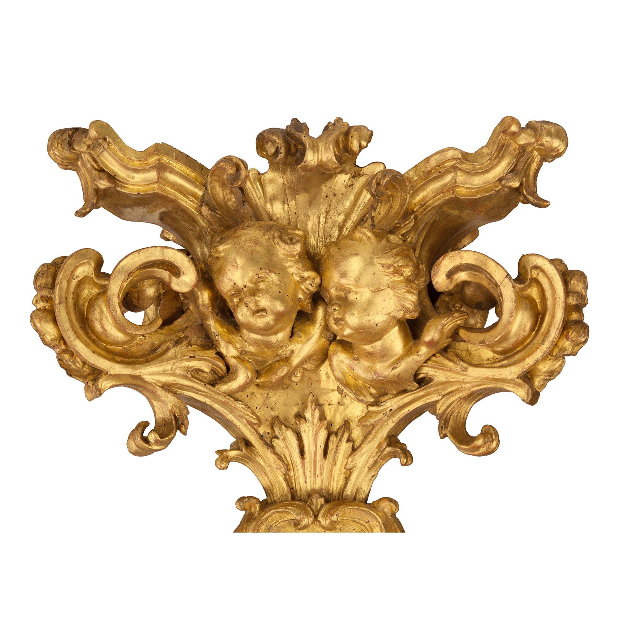 Metal Pair of Italian 17th Century Baroque Period Giltwood Floor Lamps For Sale