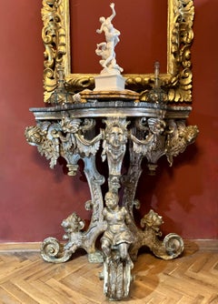 Coppia di tavolini scultorei italiani del XVII secolo con doratura a mecca e argento