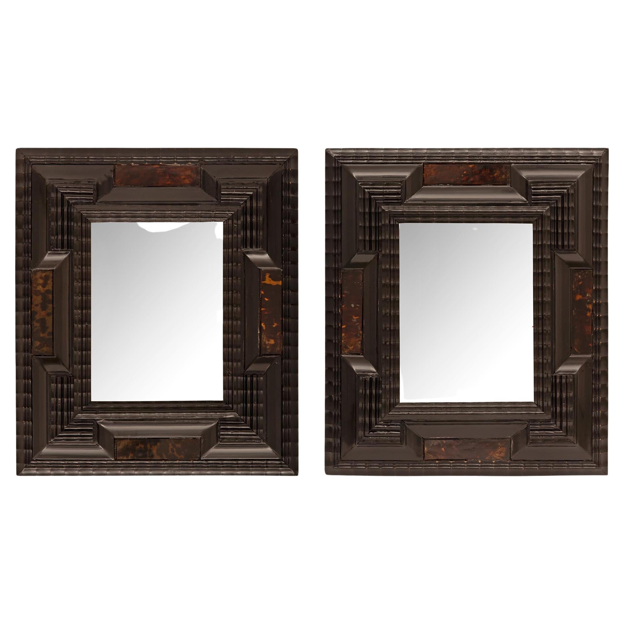 Paar italienische kleine florentinische Spiegel/Bilderrahmen in kleinem Maßstab aus dem 17. Jahrhundert