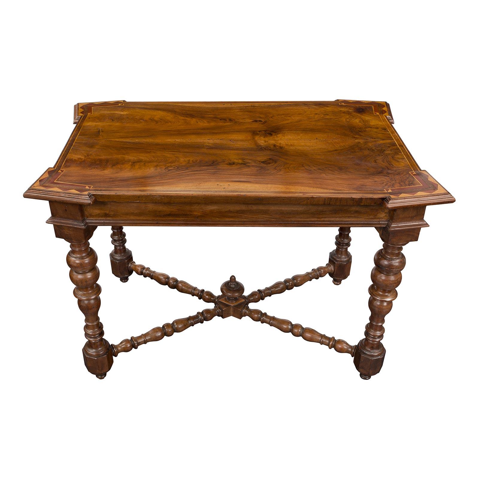 Pair of Italian 17th Century Walnut Side Tables from Luca In Good Condition For Sale In West Palm Beach, FL