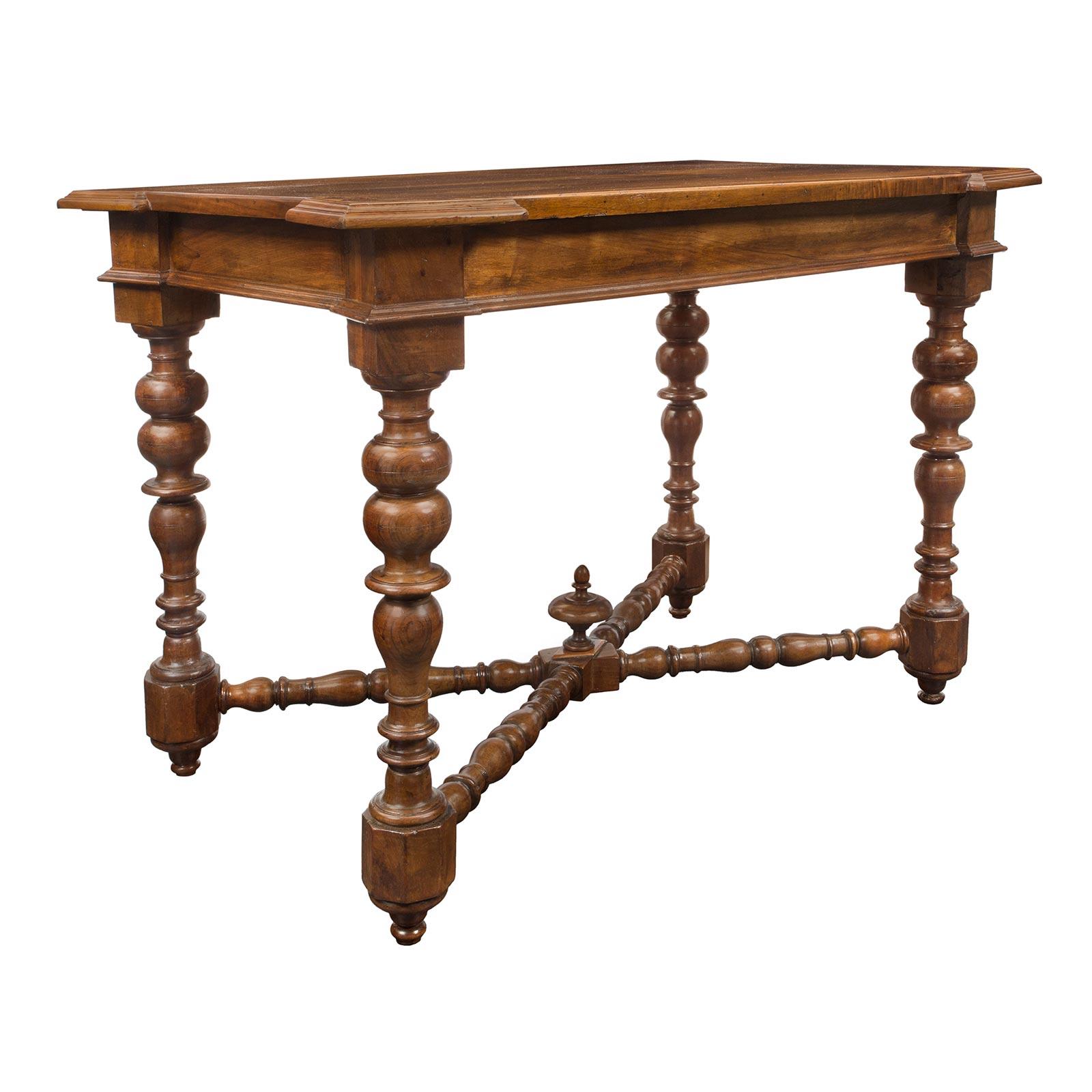 18th Century and Earlier Pair of Italian 17th Century Walnut Side Tables from Luca For Sale