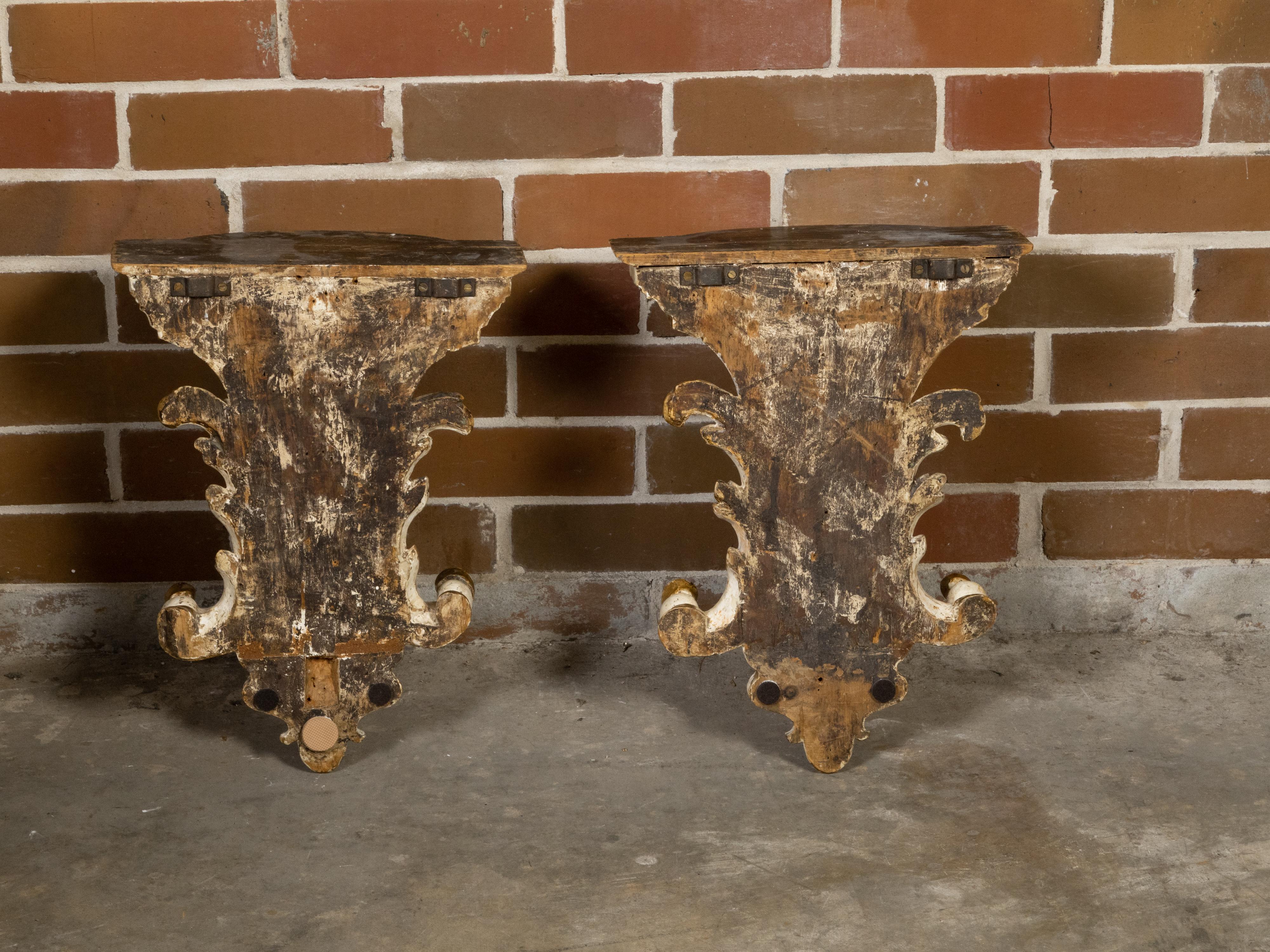 Pair of Italian 1800s Painted and Parcel-Gilt Wall Brackets with Acanthus Leaves For Sale 5
