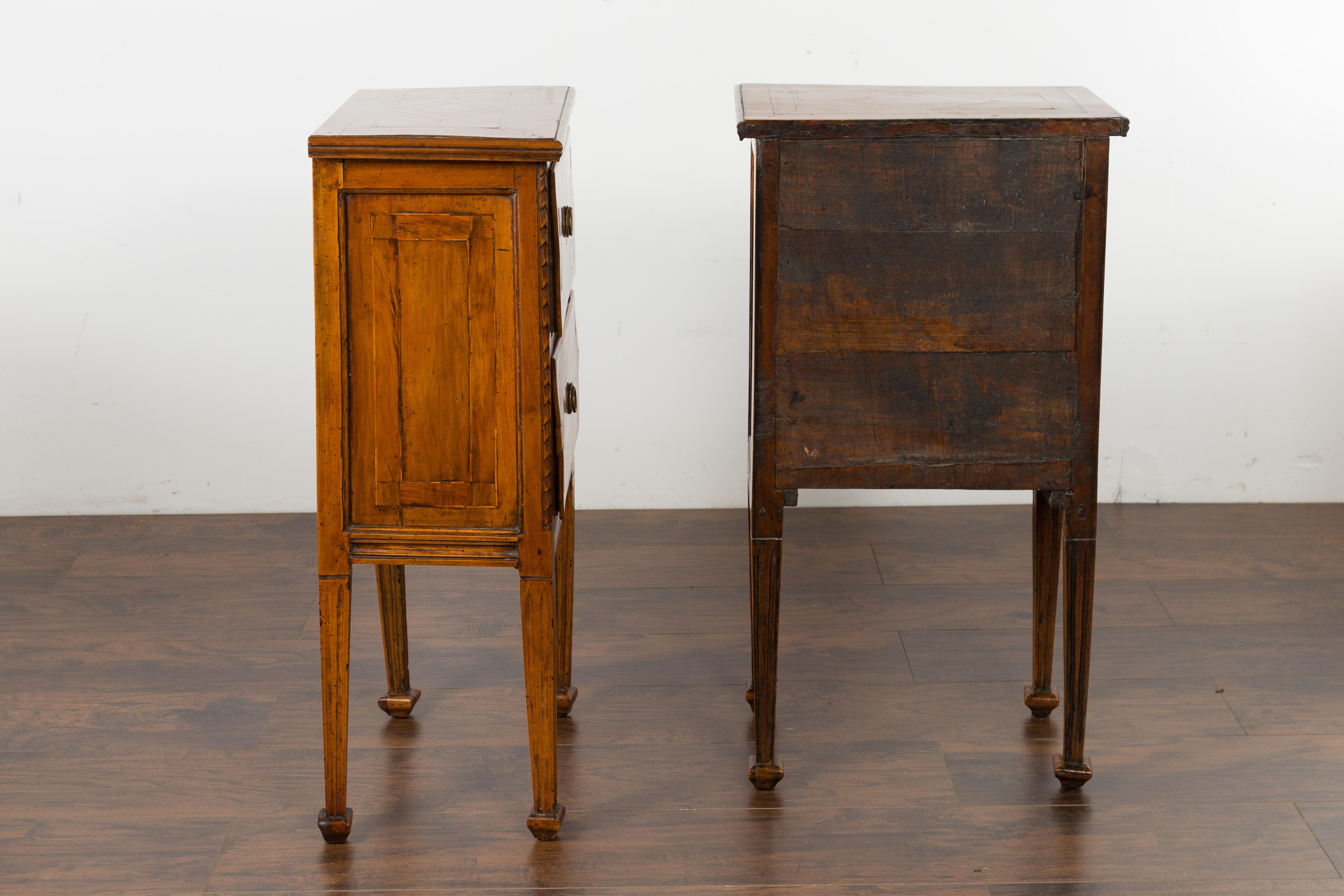 Pair of Italian 1820s Neoclassical Period Walnut Bedside Tables with Two Drawers For Sale 5