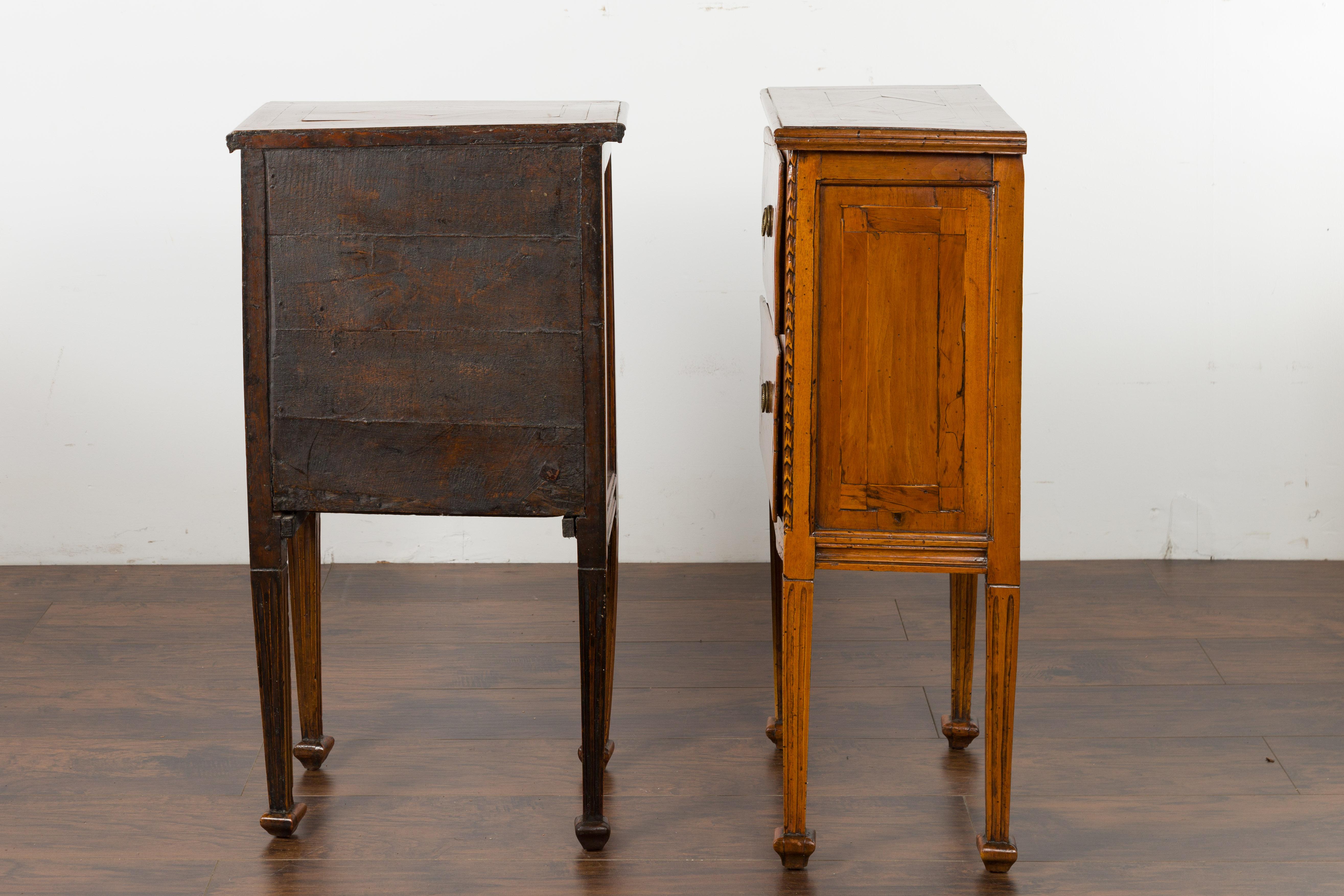 Pair of Italian 1820s Neoclassical Period Walnut Bedside Tables with Two Drawers For Sale 6