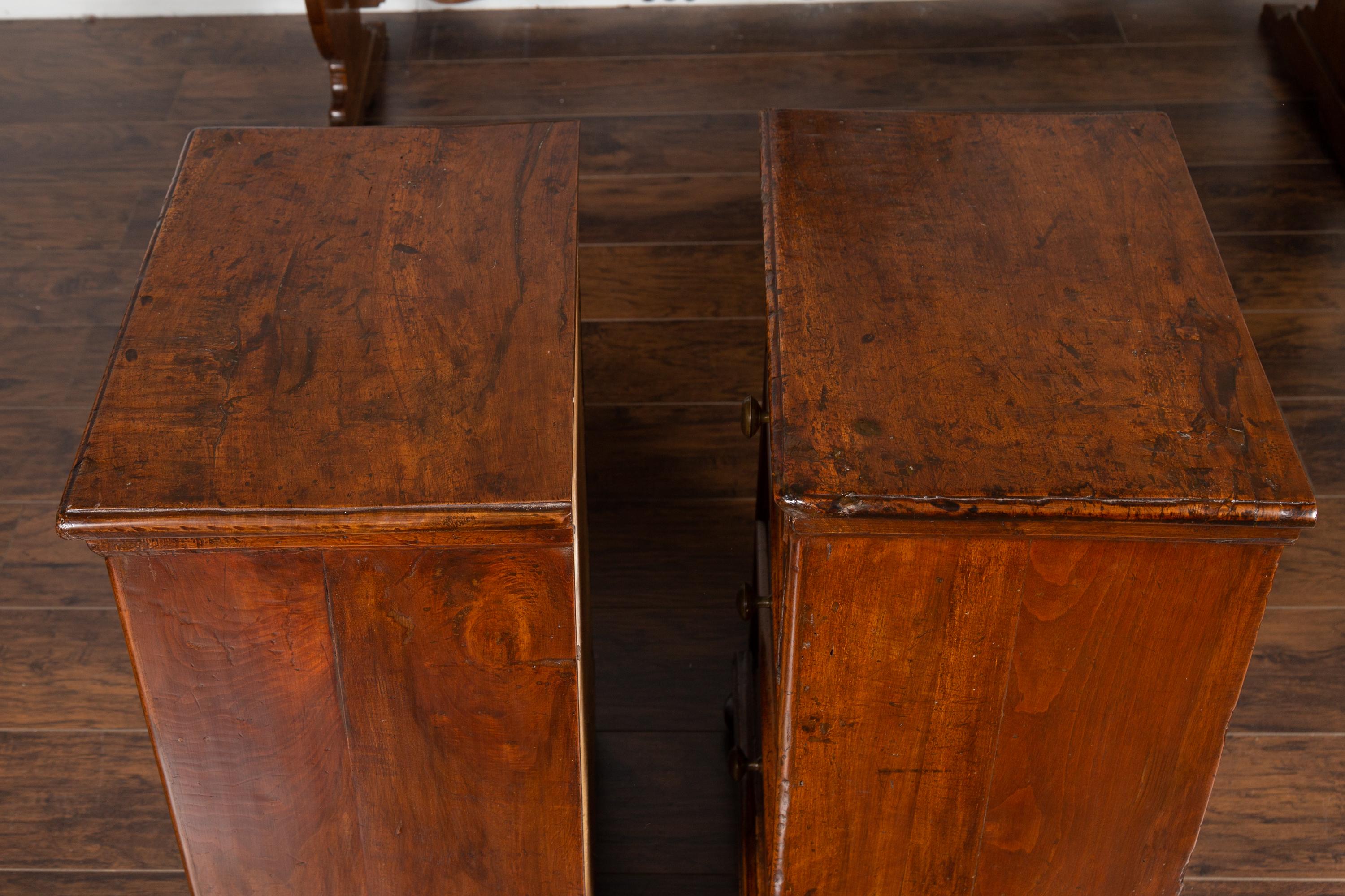 Pair of Italian 1860s Walnut Petite Commodes with Three Drawers and Bun Feet For Sale 6