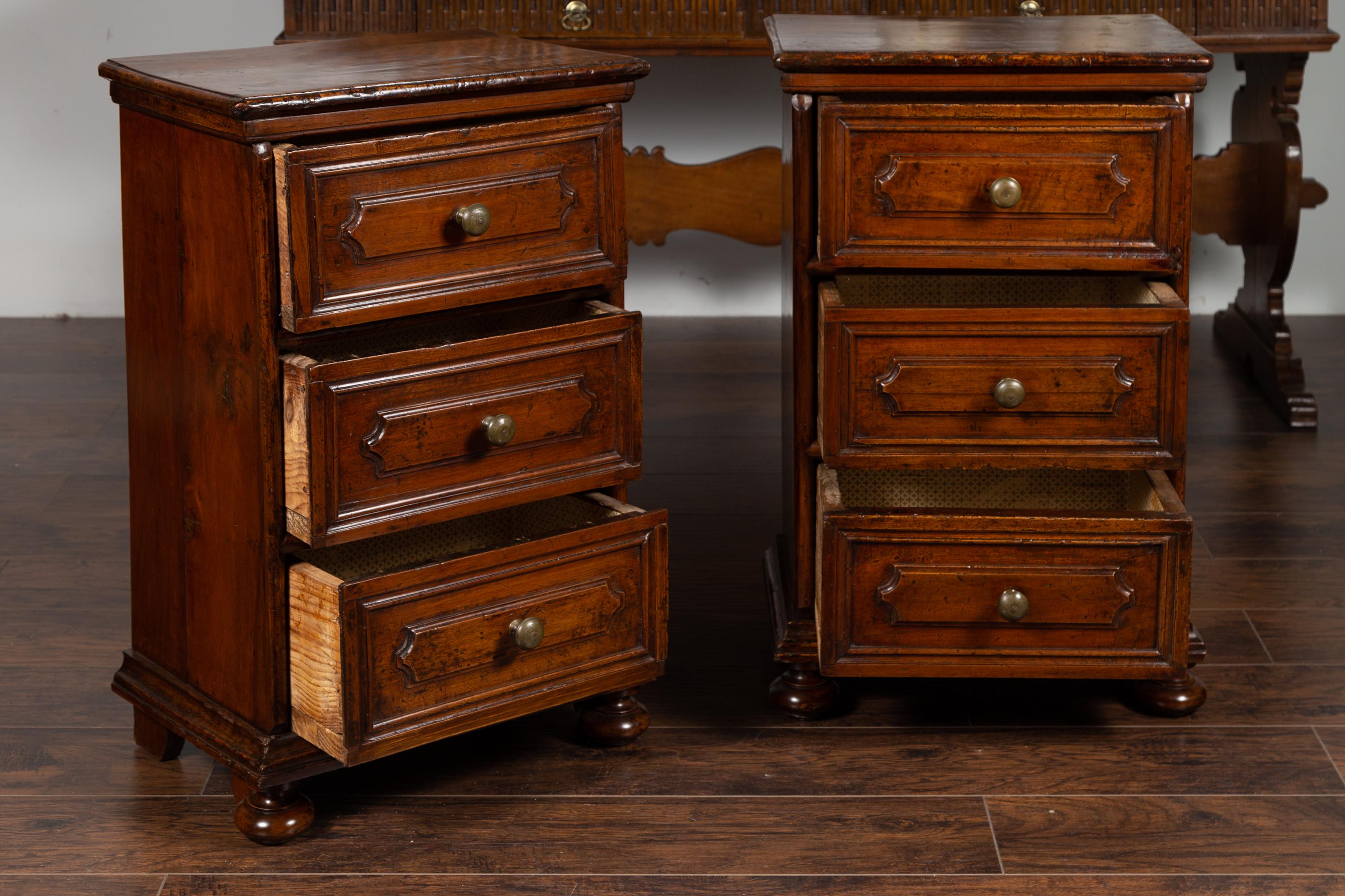 19th Century Pair of Italian 1860s Walnut Petite Commodes with Three Drawers and Bun Feet For Sale