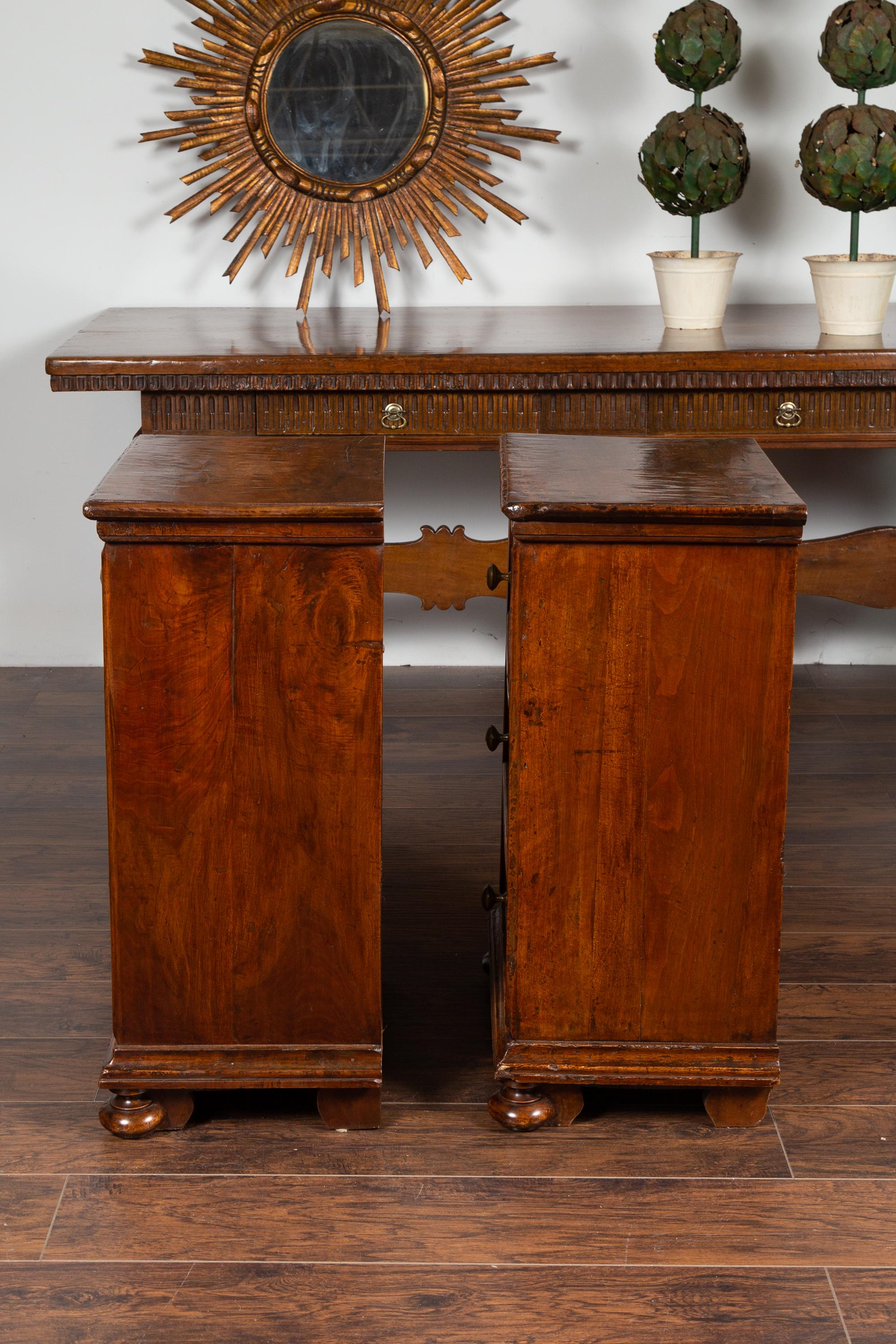 Pair of Italian 1860s Walnut Petite Commodes with Three Drawers and Bun Feet For Sale 5