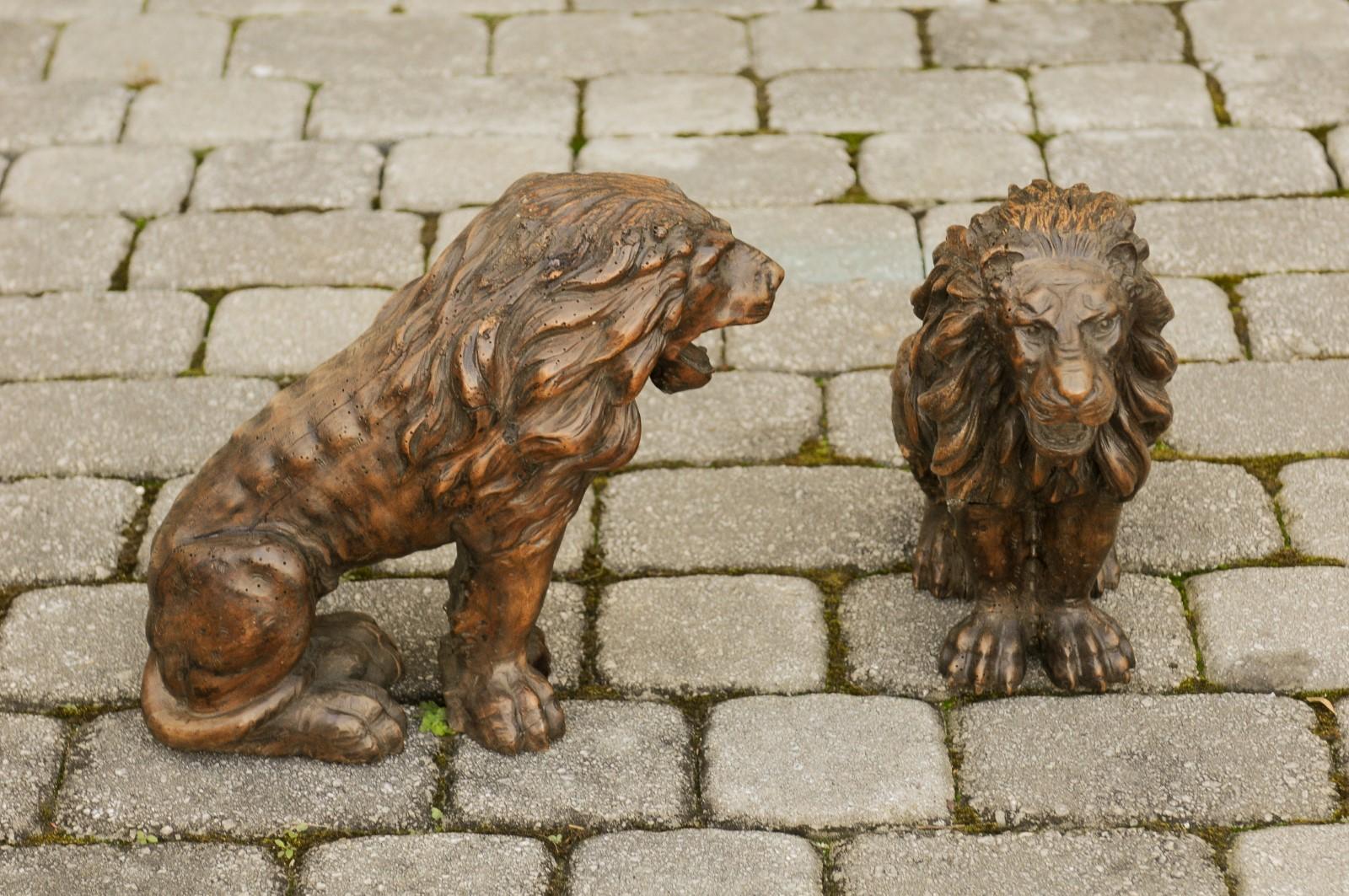 Pair of Italian 1880s Small Walnut Hand Carved Lion Sculptures with Dark Patina In Good Condition For Sale In Atlanta, GA