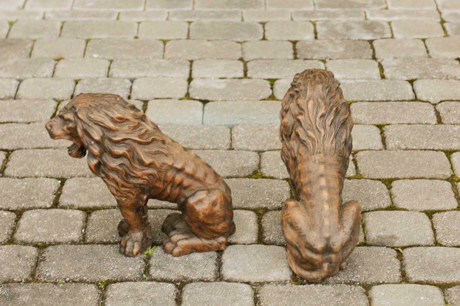 Pair of Italian 1880s Small Walnut Hand Carved Lion Sculptures with Dark Patina For Sale 1