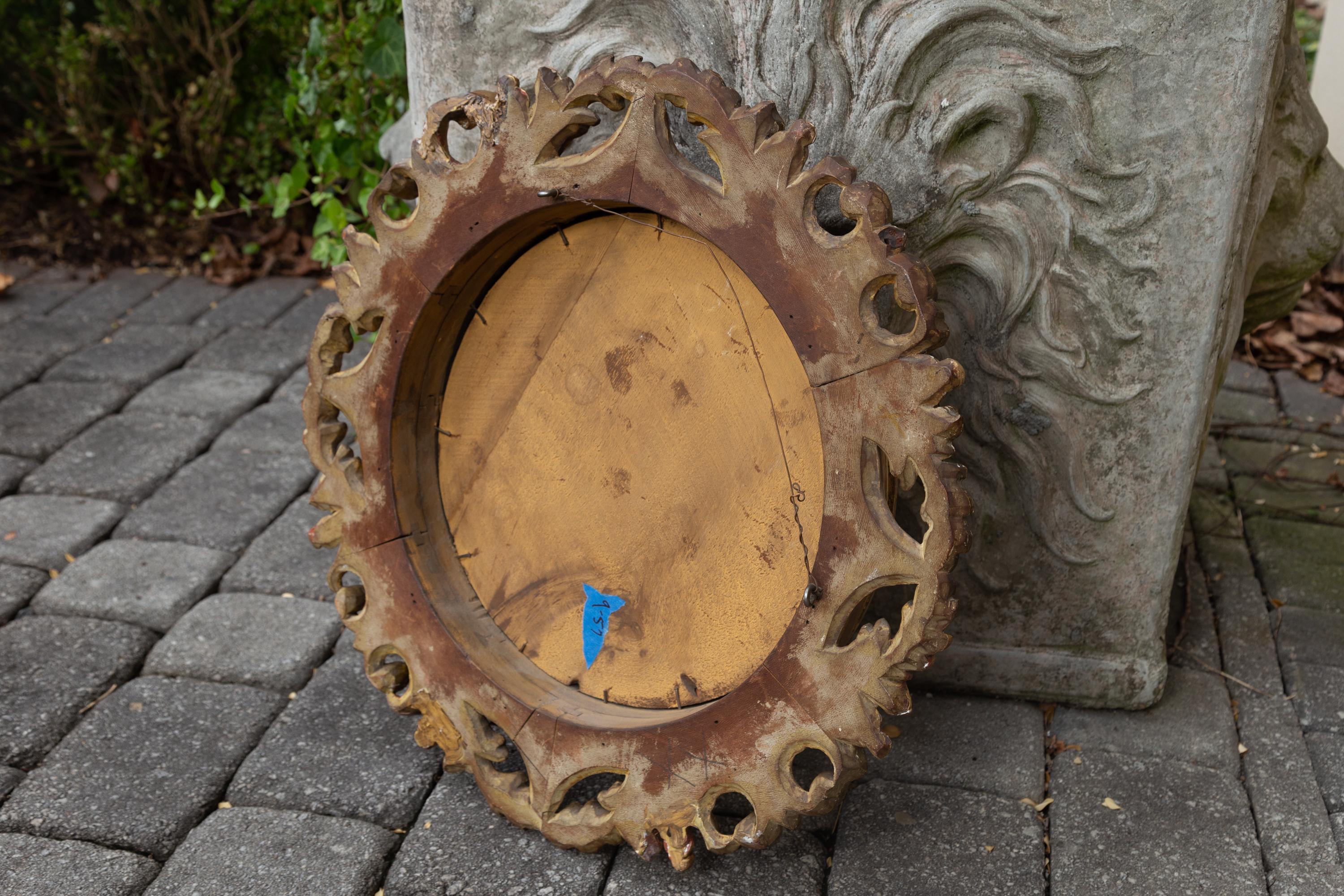 Pair of Italian 1890s Giltwood Circular Convex Mirrors with Foliage Motifs For Sale 8