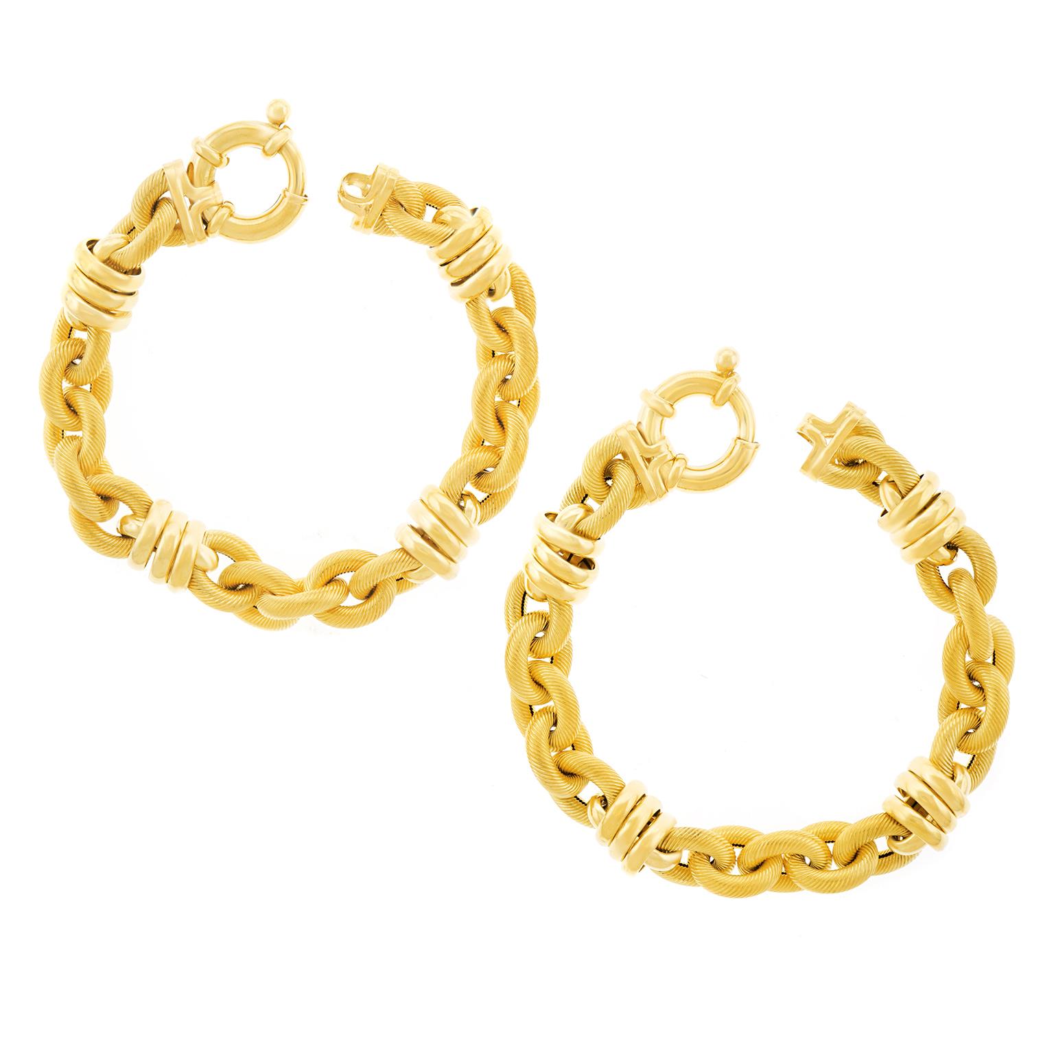 Pair of Italian 18 Karat Gold Bracelets In Excellent Condition In Litchfield, CT