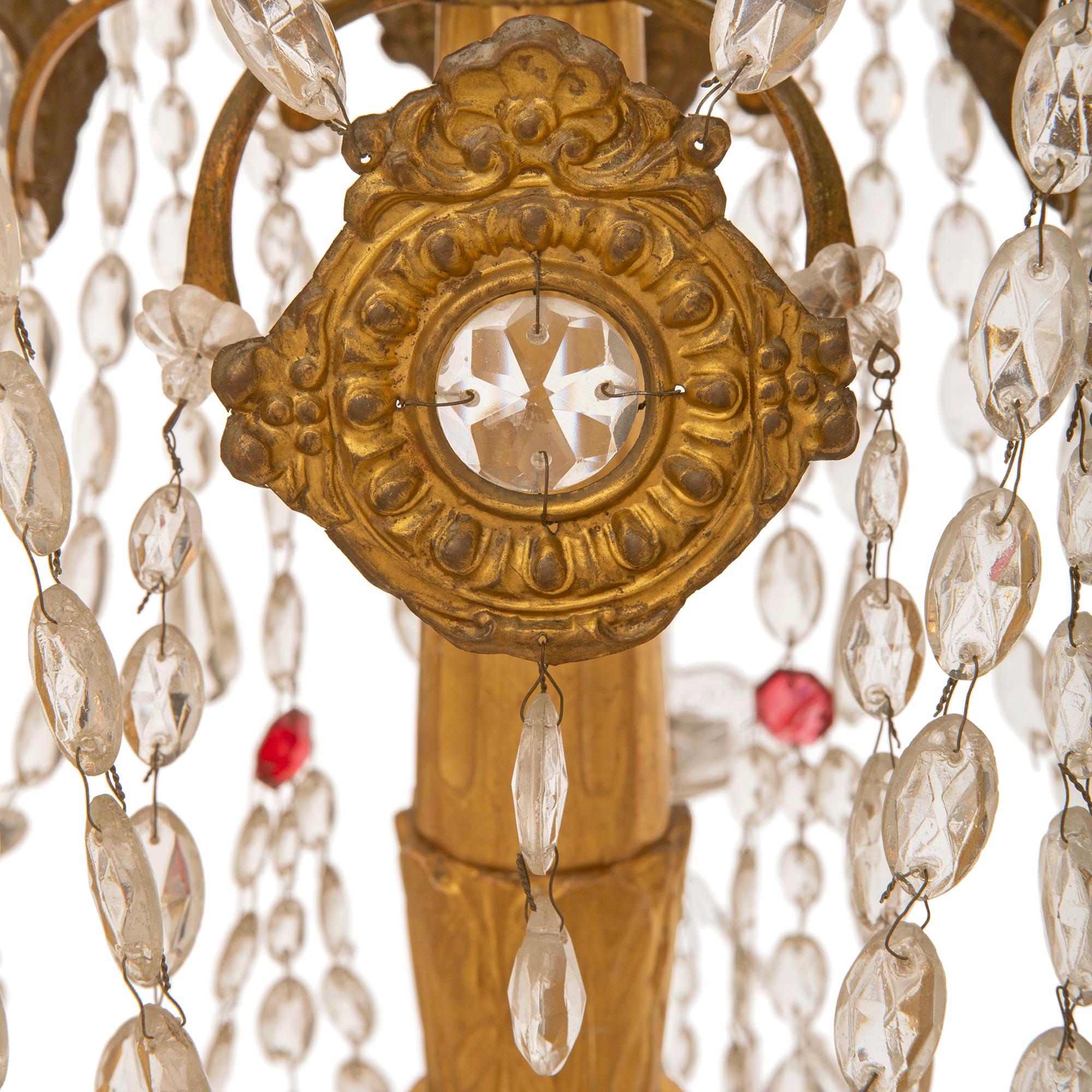 XVIIIe siècle et antérieur Paire d'A.I.C. italiennes du 18e siècle. Lustres de Gênese St. en bois doré, verre, fer et cristal en vente