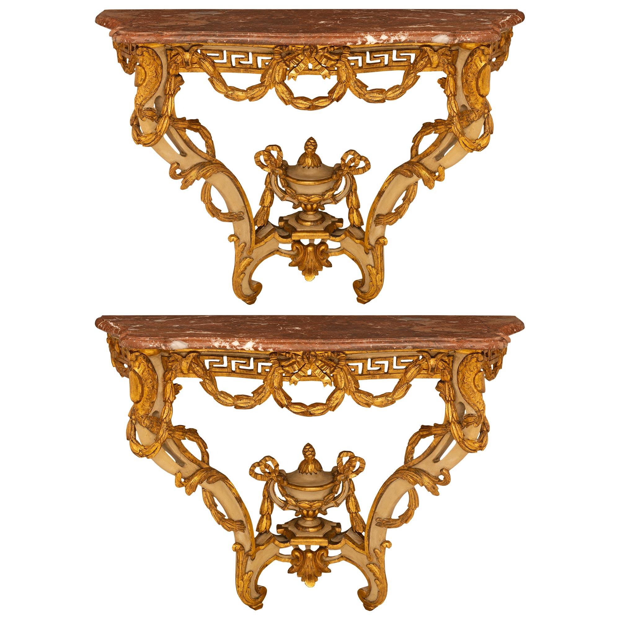 Paar italienische 18. Louis XV St. Patiniert, Giltwood und Marmorkonsolen