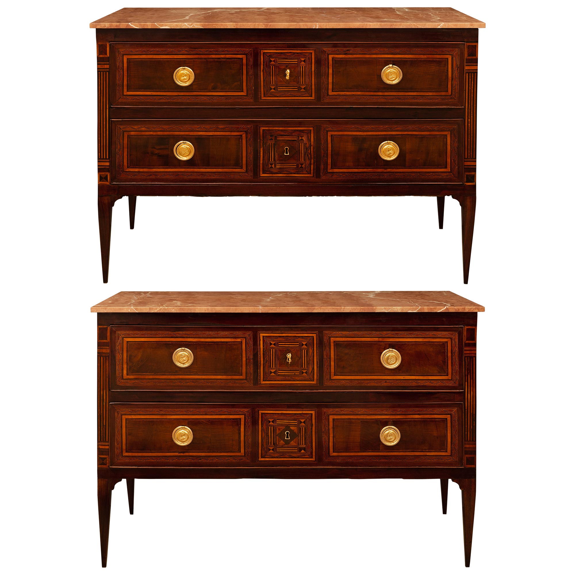 Paire d'A.I.C. italiennes du 18e siècle. Commodes d'époque Louis XVI en acajou, marbre et bronze doré