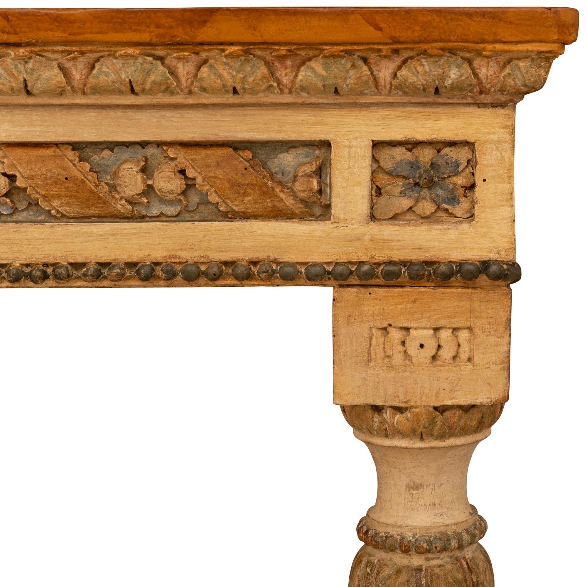 Paar italienische 18. Louis XVI St. Patiniertes Holz Mailänder Konsolen im Angebot 1