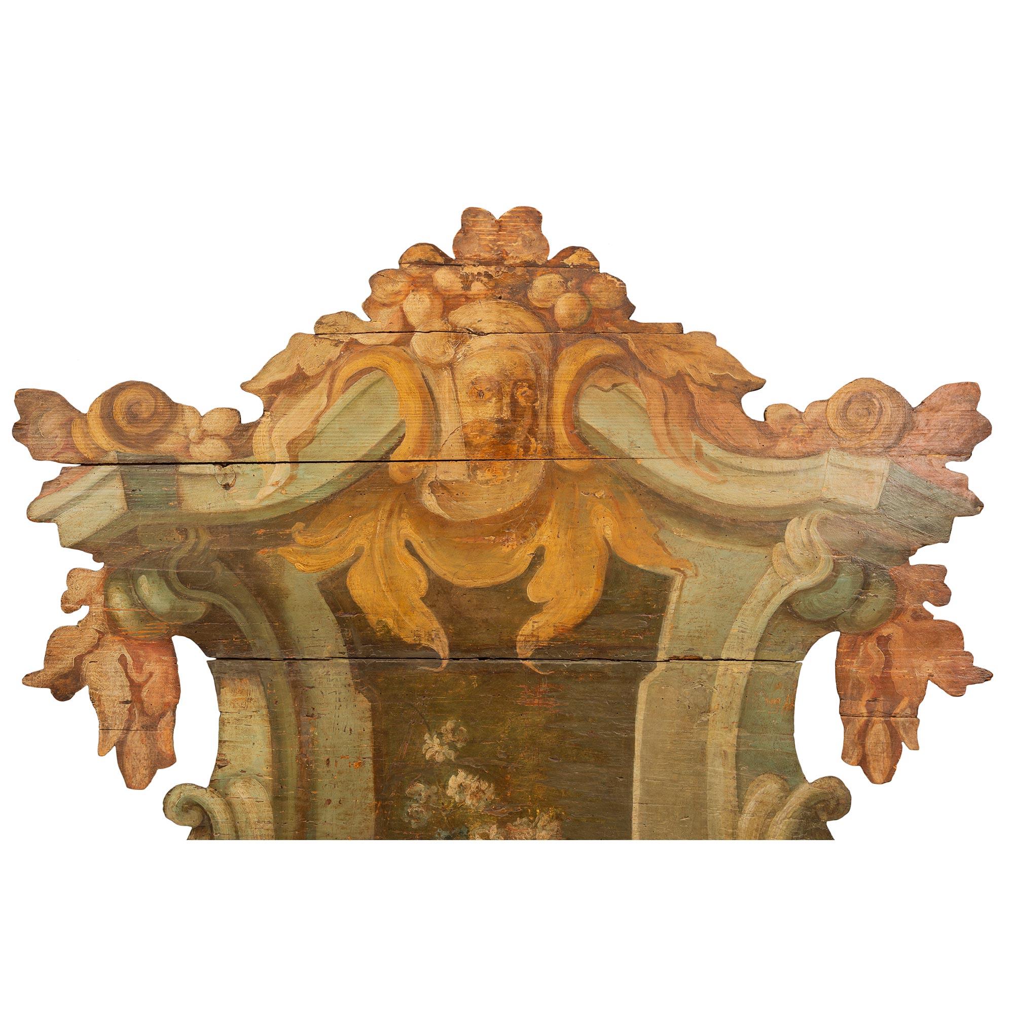 Ein Paar italienische polychrome barocke Cassapanca-Bänke aus dem 18. Jahrhundert (18. Jahrhundert und früher) im Angebot