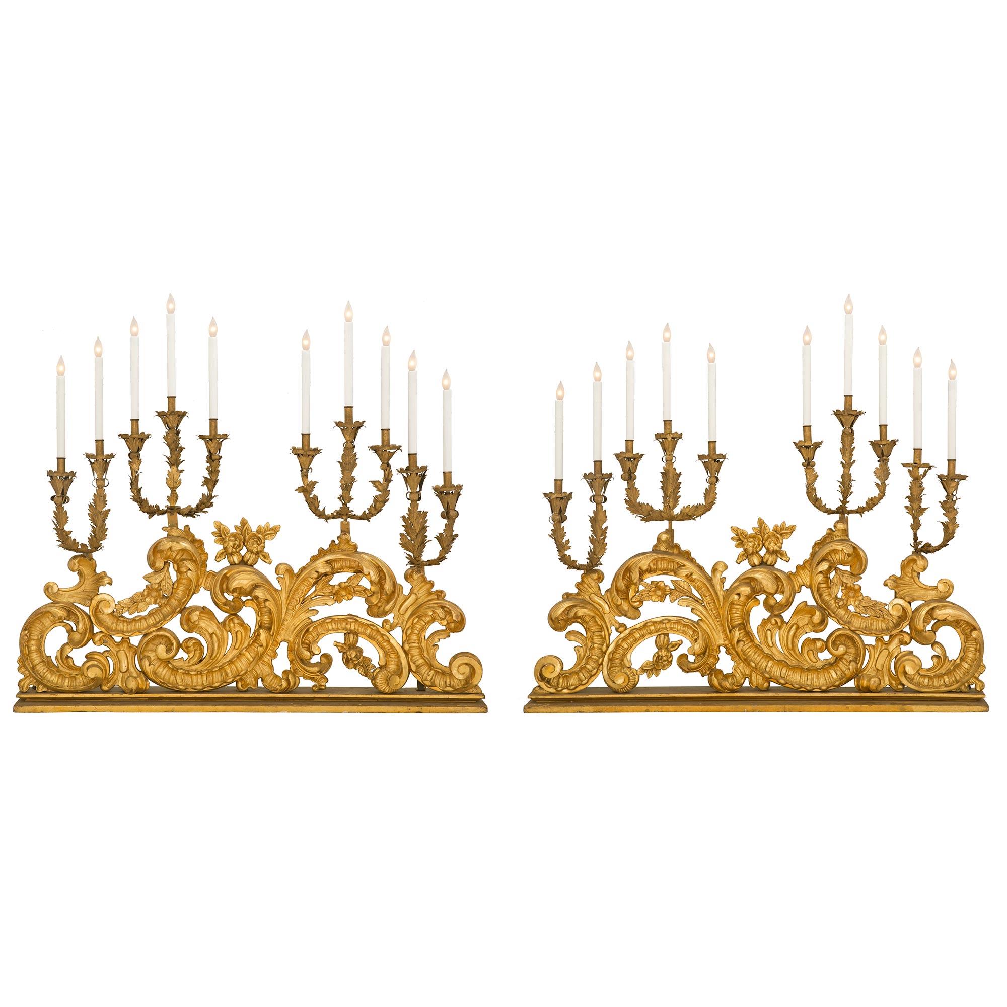 Baroque Paire de candélabres baroques italiens électrifiés du 18ème siècle en vente