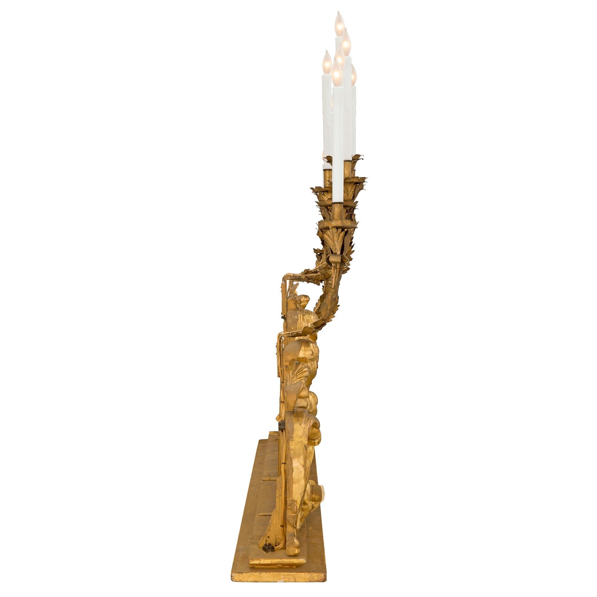XVIIIe siècle et antérieur Paire de candélabres baroques italiens électrifiés du 18ème siècle en vente