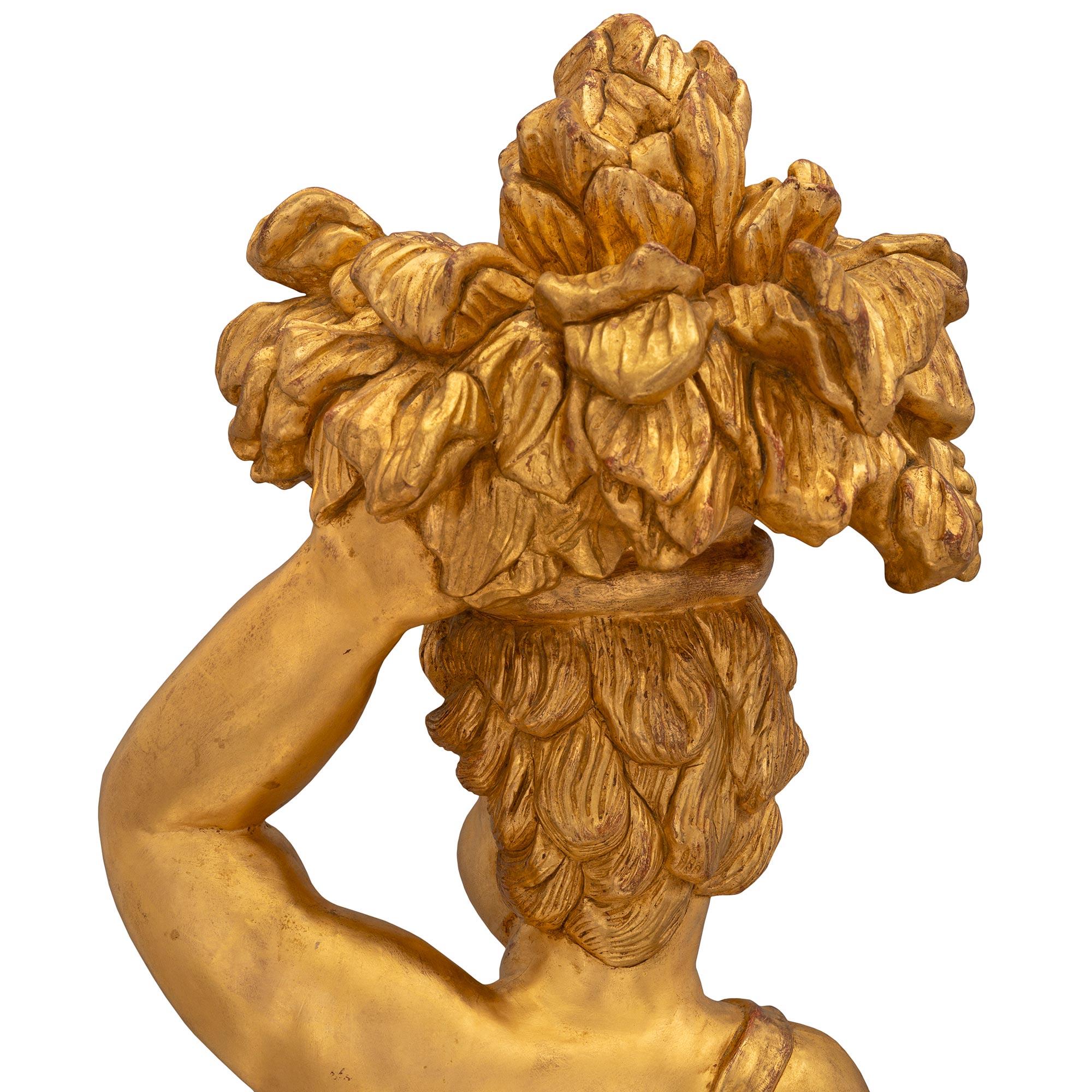 Fino al XVIII secolo Coppia di statue in legno dorato del periodo barocco italiano del XVIII secolo in vendita