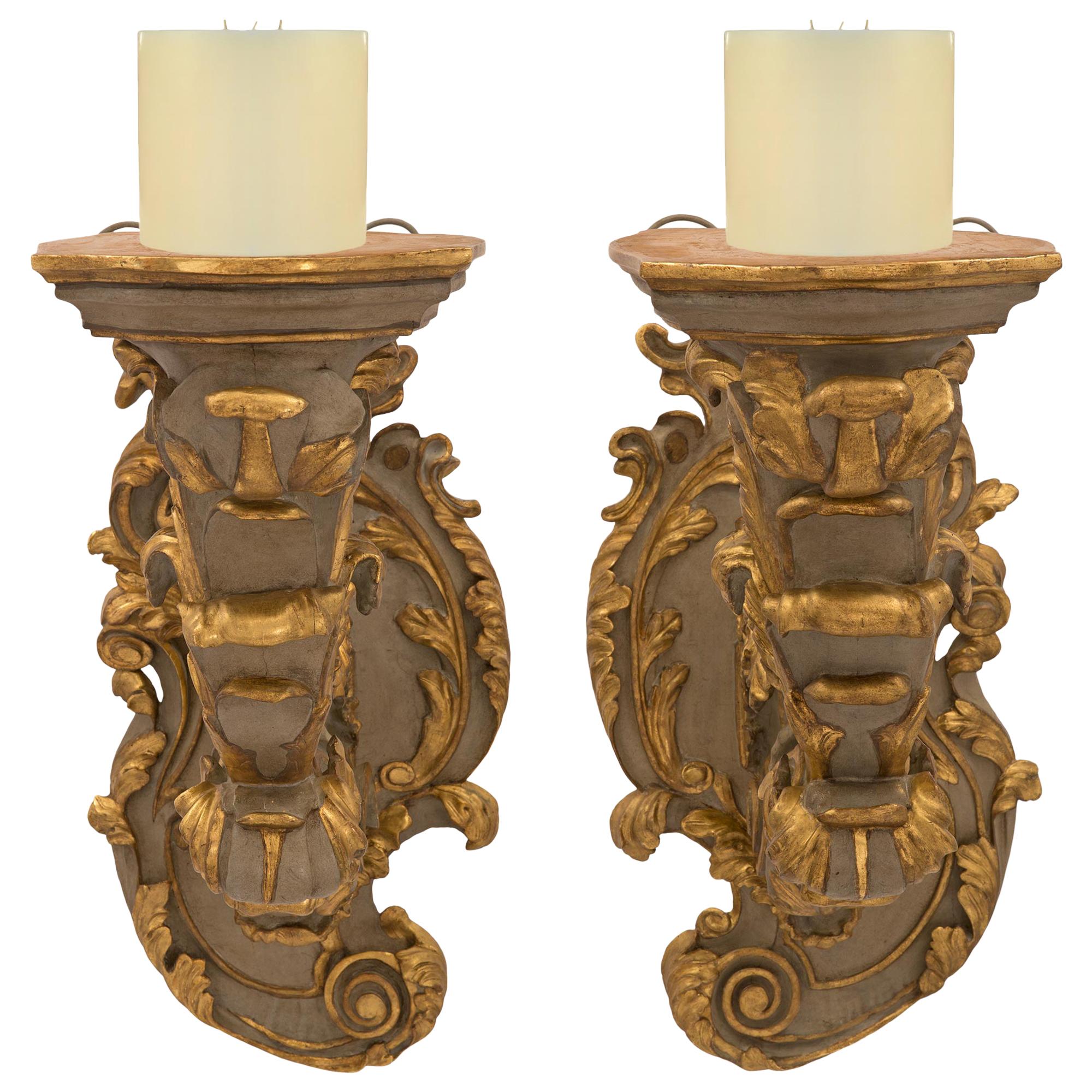 Pair of Italian 18th Century Baroque Period Patinated and Giltwood Sconces For Sale