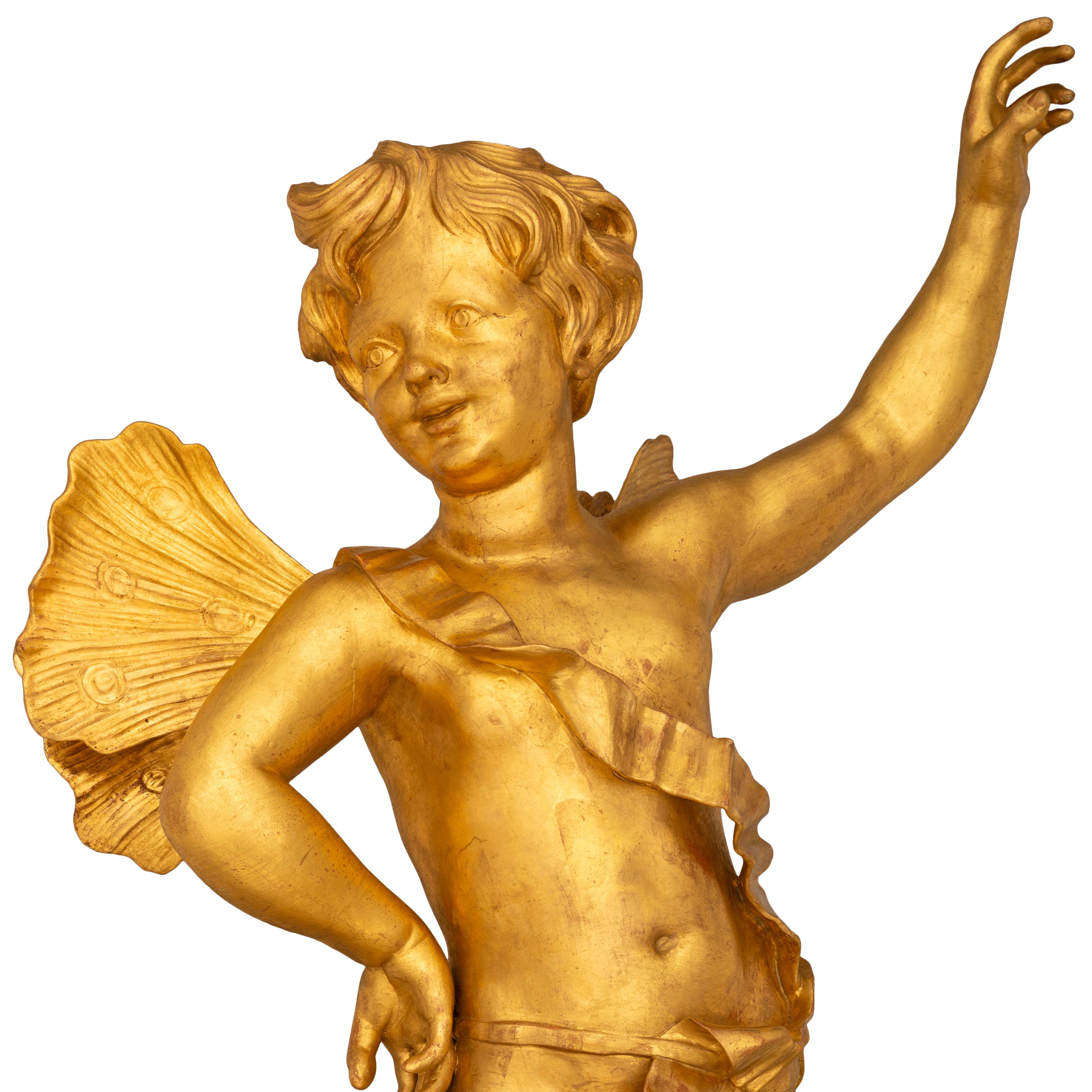 Faux Bois Coppia di statue barocche italiane del XVIII secolo in marmo finto dipinto e legno dorato in vendita