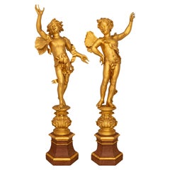 Pareja de estatuas barrocas italianas del siglo XVIII de mármol y madera dorada pintadas de imitación