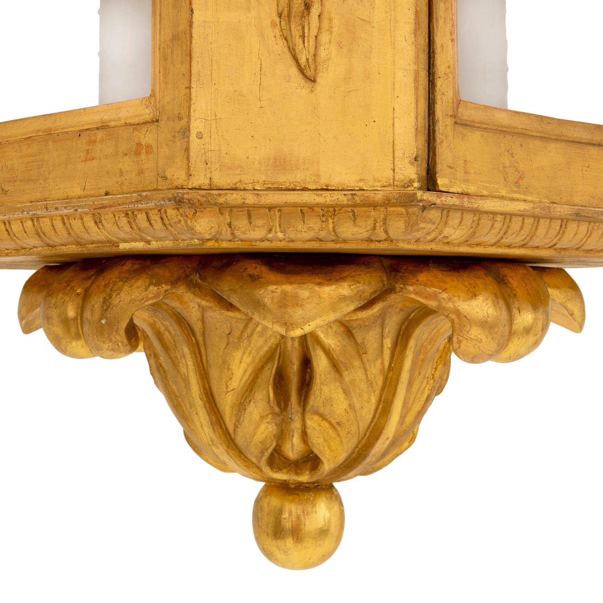 Paire de lanternes baroques italiennes en bois doré du 18ème siècle en vente 1