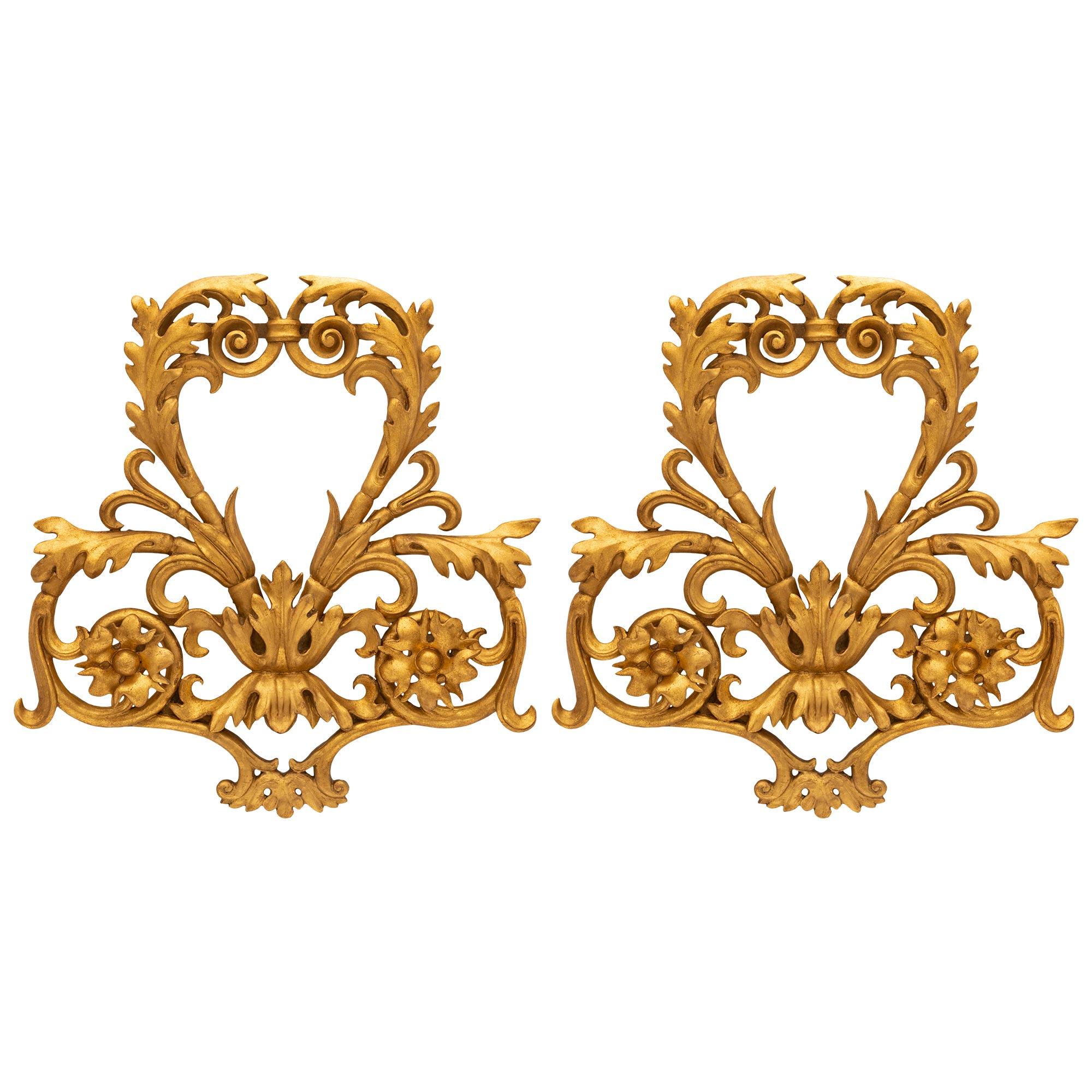 Pair Of Italian 18th Century Baroque St. Giltwood Wall Decor For Sale 2